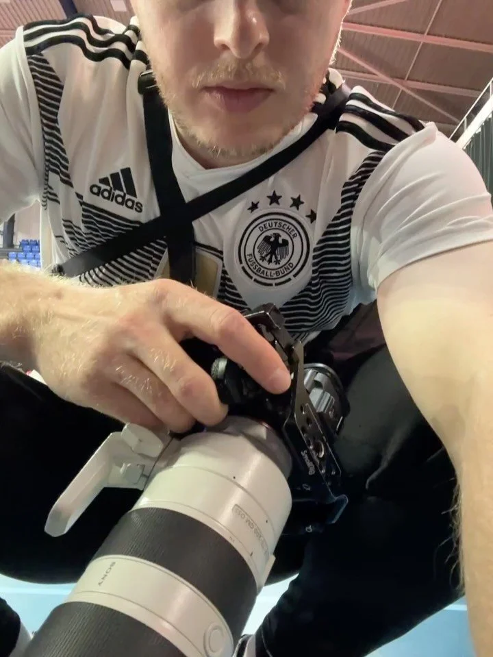 November-Recap ✨

1: F&uuml;r 🇩🇪 in 🇳🇱
2: @ma27 🤝🏼 @mvpeople.agency 
3: M&uuml;nchen 🚅 K&ouml;ln @storyssima 
4: Et k&uuml;tt, wie et k&uuml;tt 🐐 
5: Mit @patrick_wimmer f&uuml;r @steyr_traktoren 🚜
6: Kings League mit @def_dimmer 👯&zwj;♂️
7