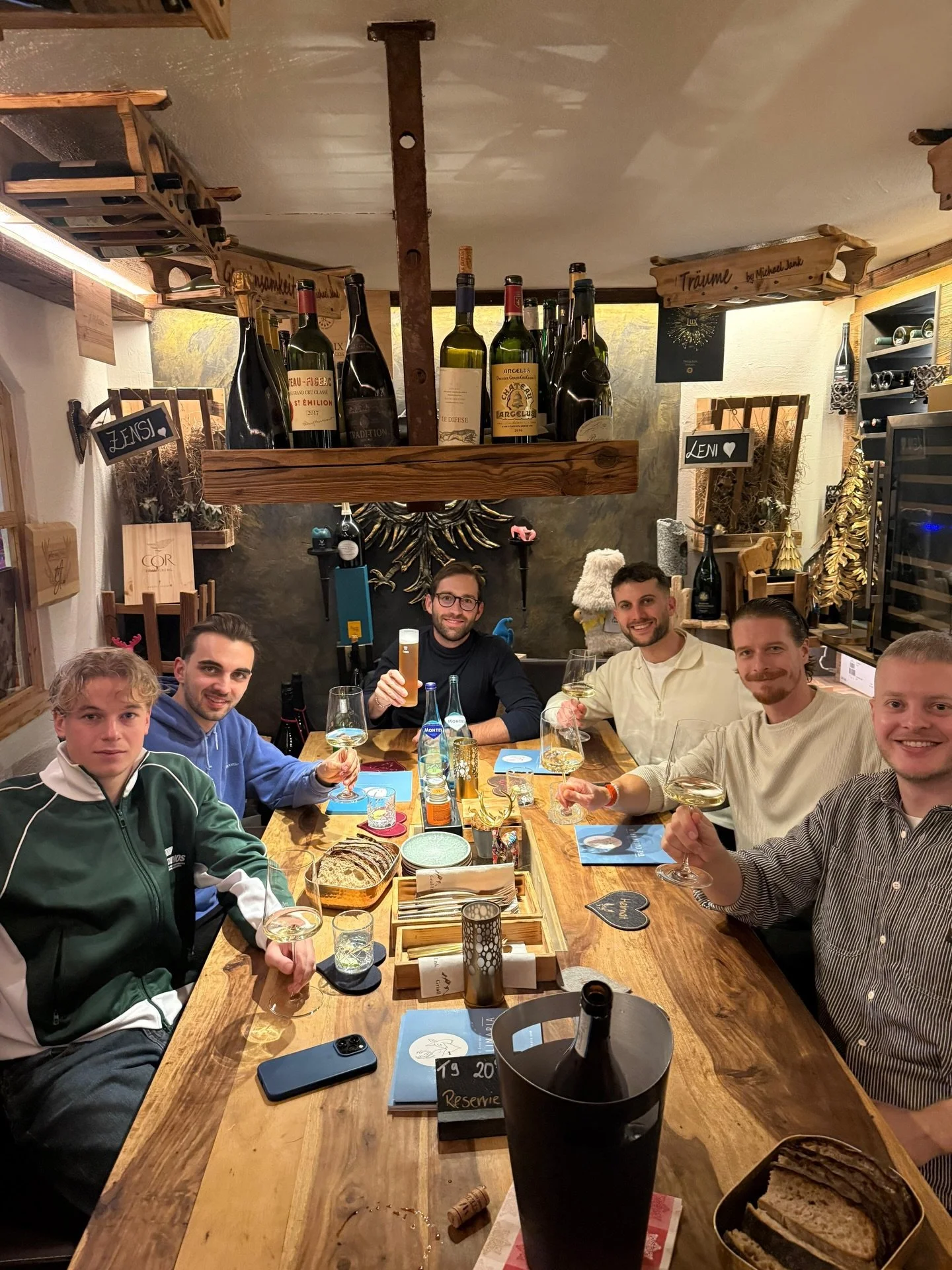 01/2026 🗓️ RECAP
1: Team-Event Seefeld 🇦🇹 @mvpeople.agency 
2: Weserstadion-Romantik 🟢 @_quasiphoto 
3: Erste mal Volksparkstadion 🏟️
4: Marie &amp; Pablo in K&ouml;lle 🚐 @marie.weidmann 
5: Welt is klein, h&ouml;mma ✌🏼 @die.cardinale 
6: 👍🏼