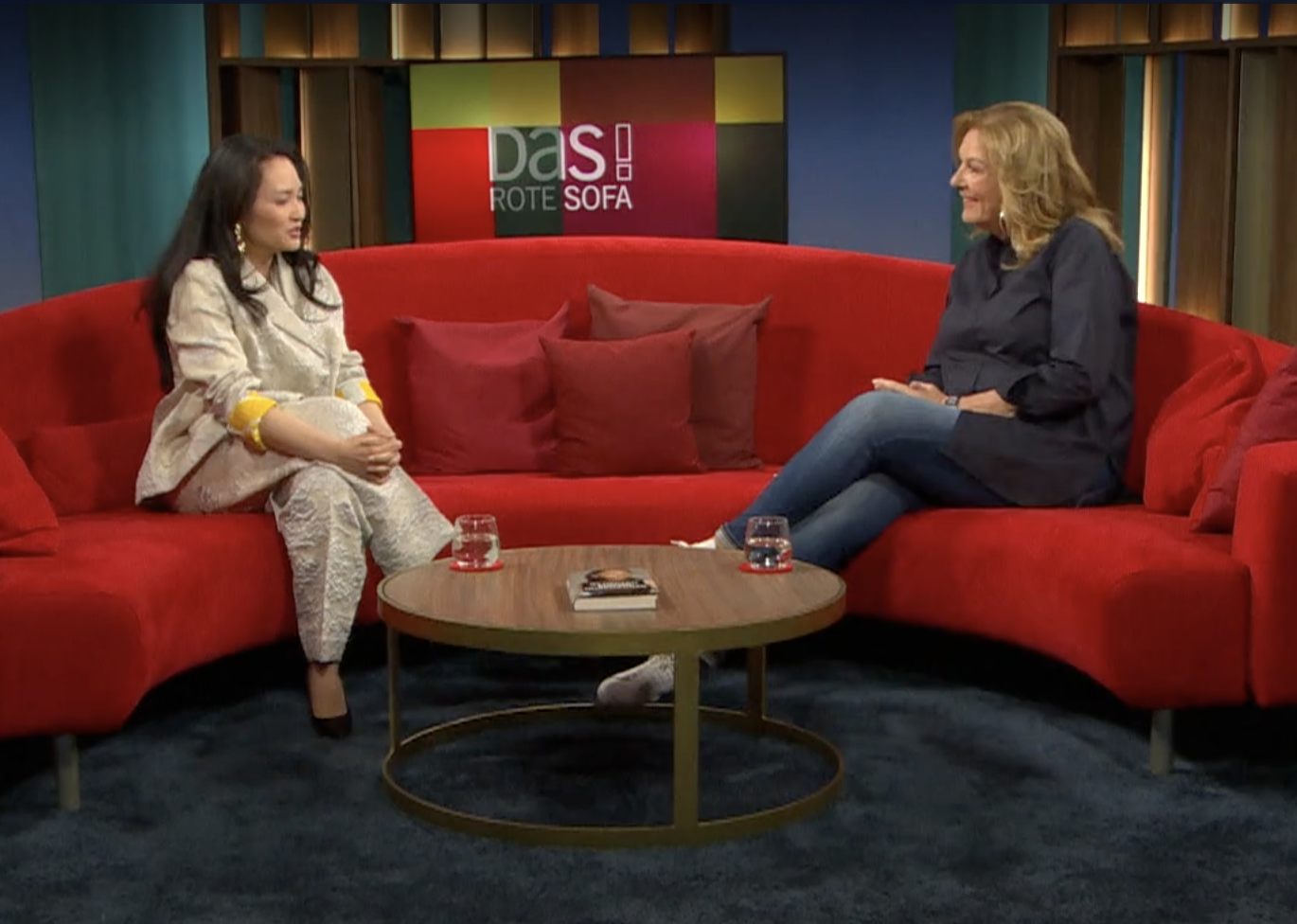 styled actress & author Mai Duong Kieu - Book  Release “Im Herzen bist du unbesiegbar” NDR talk show DAS! Rote  Sofa