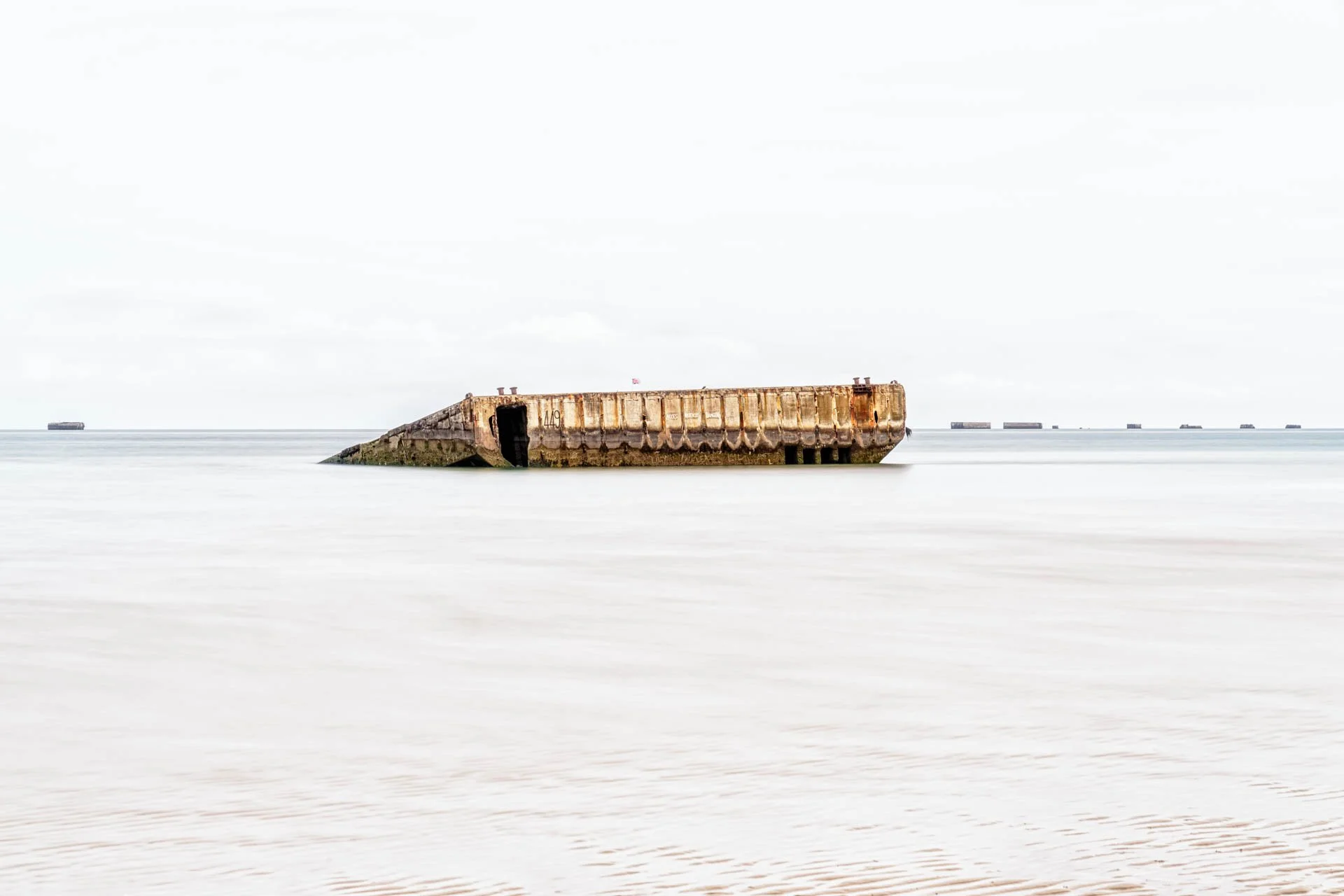 1944 - LDKphoto - Port artificiel d'Arromanches - 01.jpg