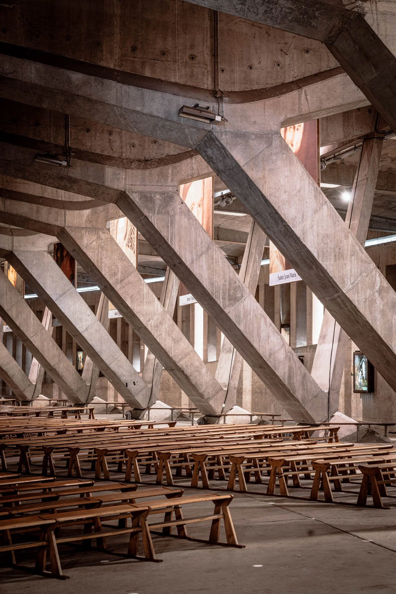 1958 - LDKphoto - Basilique St Pie X - 02.jpg