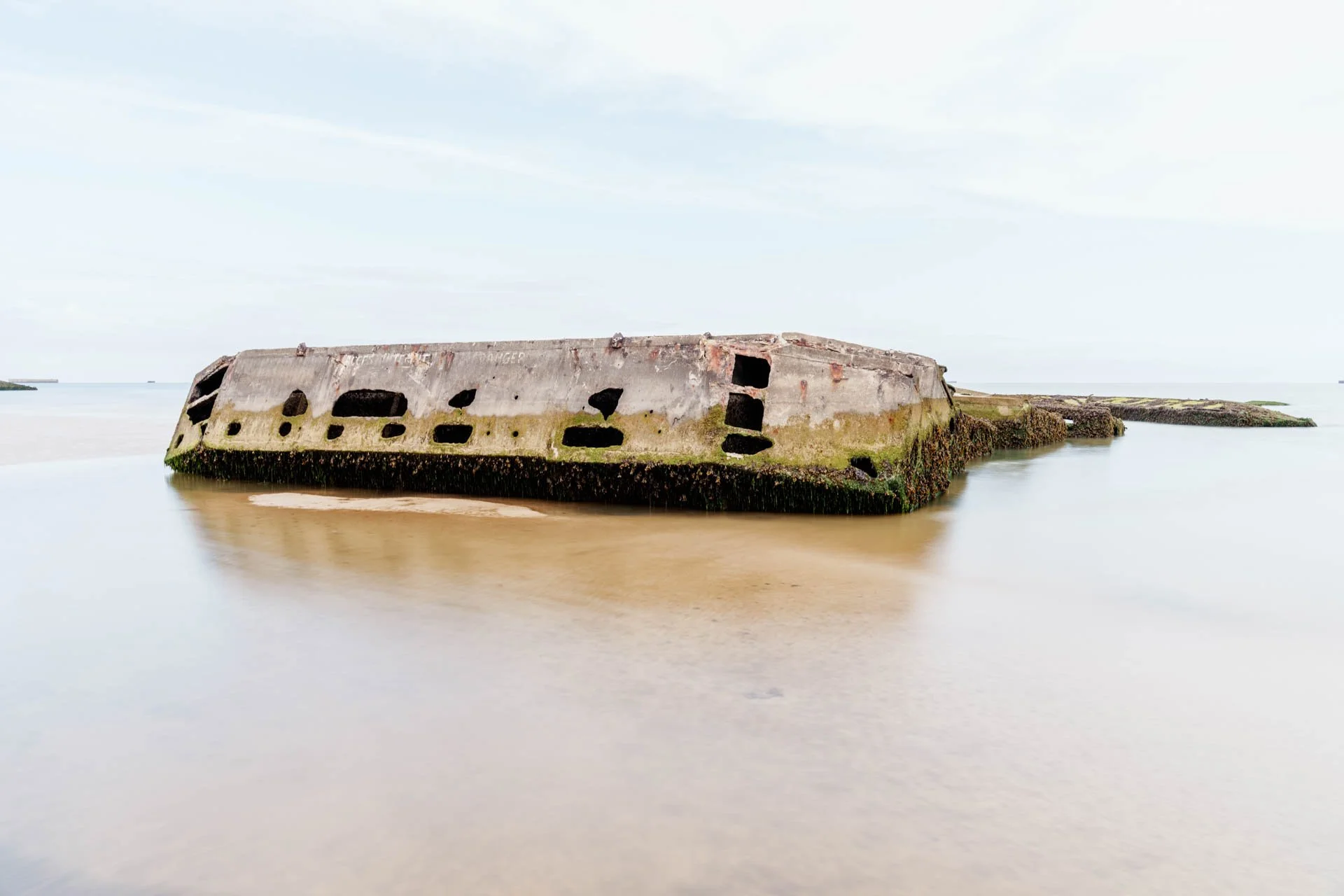 1944 - LDKphoto - Port artificiel d'Arromanches - 03.jpg
