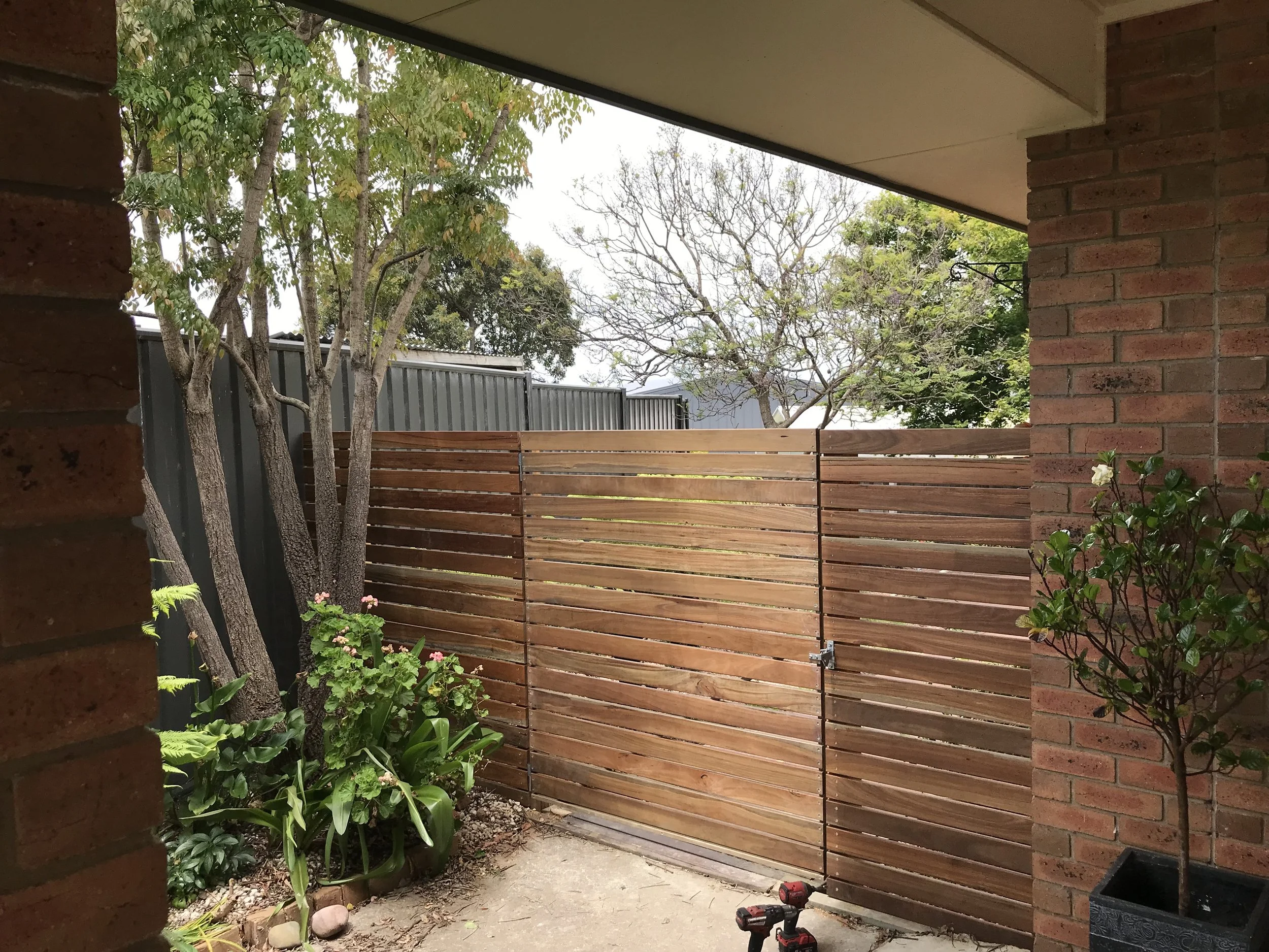 Fence and gate