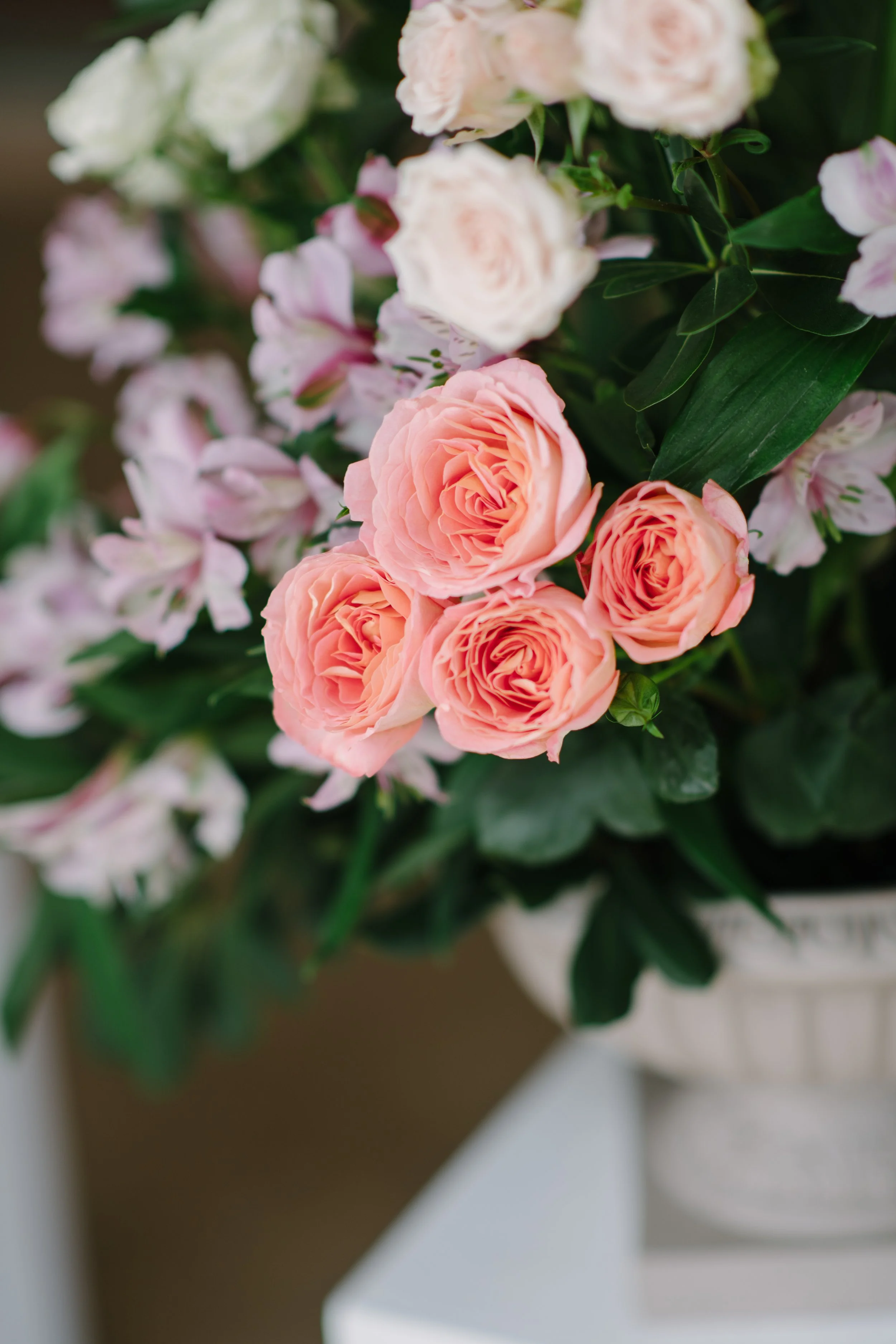 Salmon roses bouquet