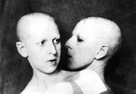 Claude Cahun, Que me veux-tu?, 1928