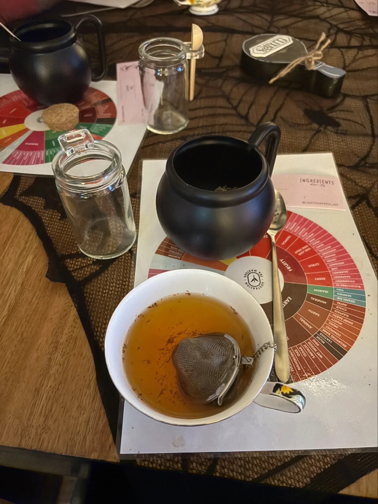 ✨Last night for a little witchy fun, I joined a Tea &amp; Tarot workshop with @ClassBento 🫖✨ 
Amy was an absolute gem, warm, funny, and so knowledgeable about the magic of tea. She went above and beyond to make the whole event accessible for me, whi