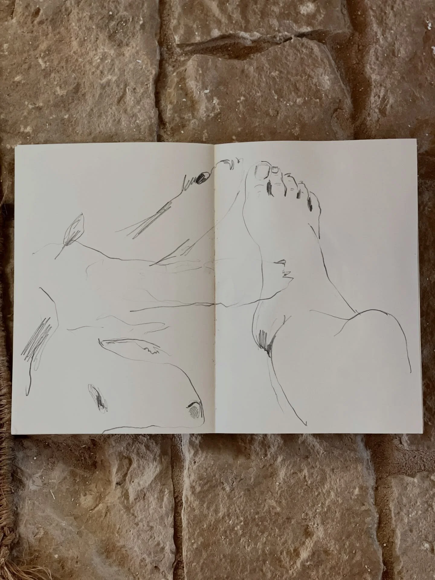 Bare feet, dogs snoozing, cicadas doing their thing. A brief private workshop in Menorca, creating around long tables, by the water, on earthen floors. 

More in Stories.

#lauramckendryworkshops