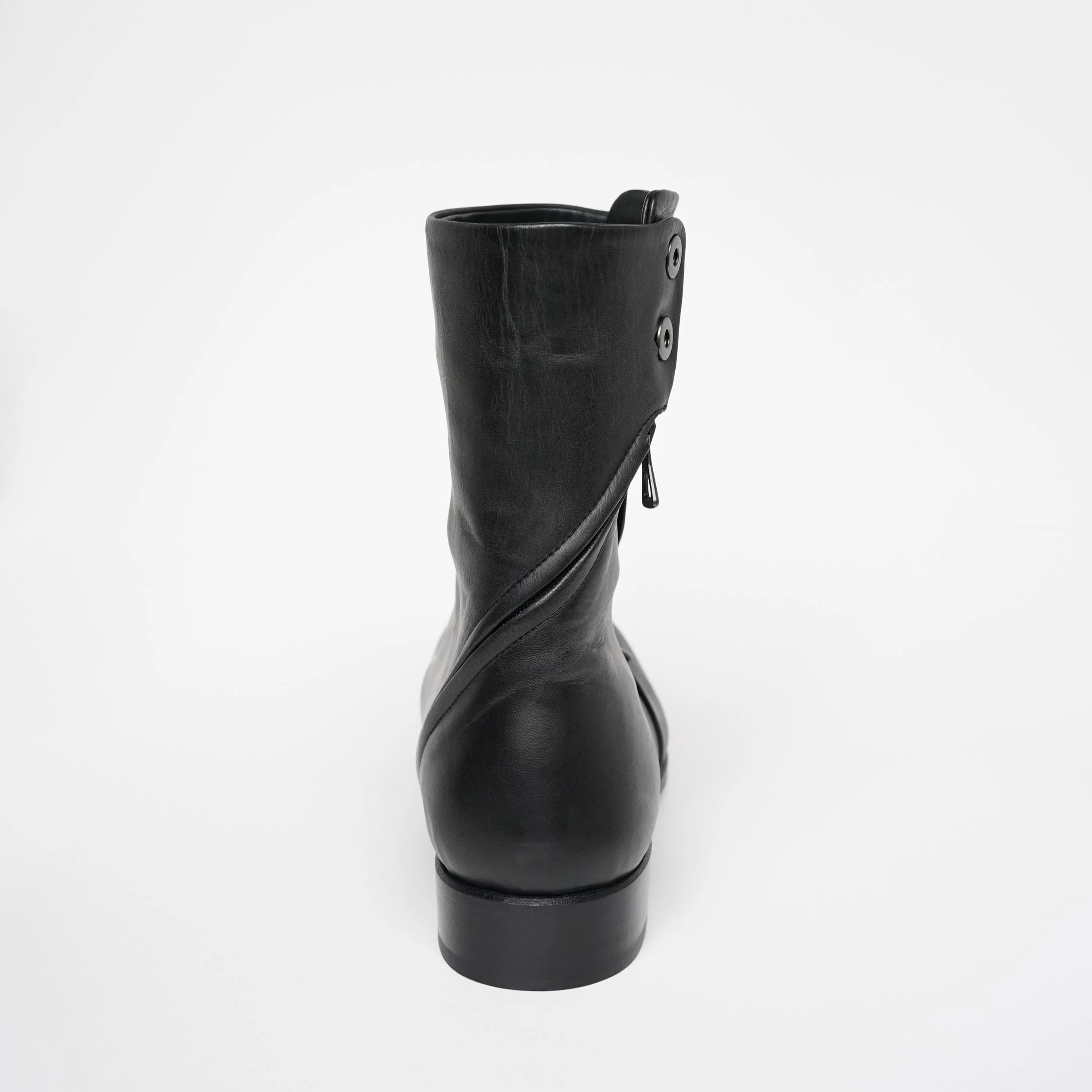 IDAS forma i 001 ecological horse leather button boot curved zip back view