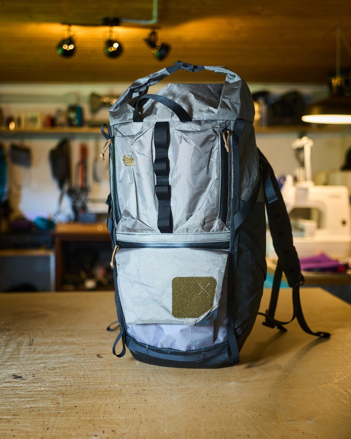 25lt Modded Grisetti in Mountain Laurel
.
For Custom Order 👉🏼 DM Me
.
▫️Ultra200 Mountain Laurel
▫️EPLX400 Grey
▫️100% Kevlar bottom
▫️Rolltop with Fidlock Snap buckle
▫️4 front pockets
▫️Rear clamshell opening
▫️Front 3D double zippered pocket
▫️S