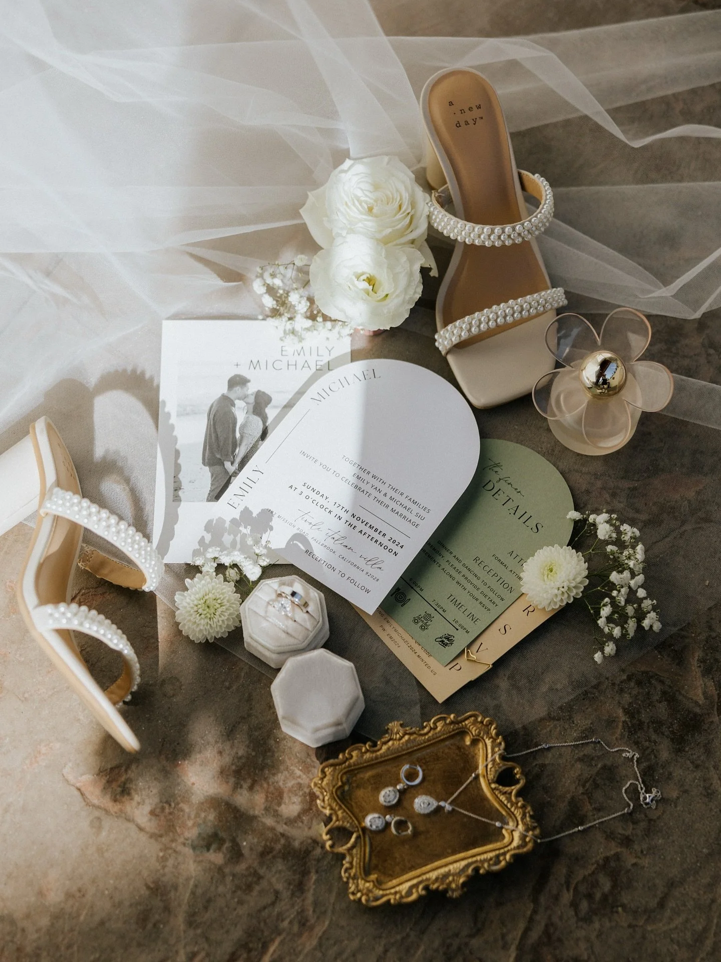 a garden romance @tivoliweddings

Venue @tivoliweddings 
Florals @haotomakethings 
Photo @bryte.moments 
Hmua @makeupbykala 
Cake @jen.g.cake 
DJ @soundprodigy 
Photobooth @adventurebusphoto