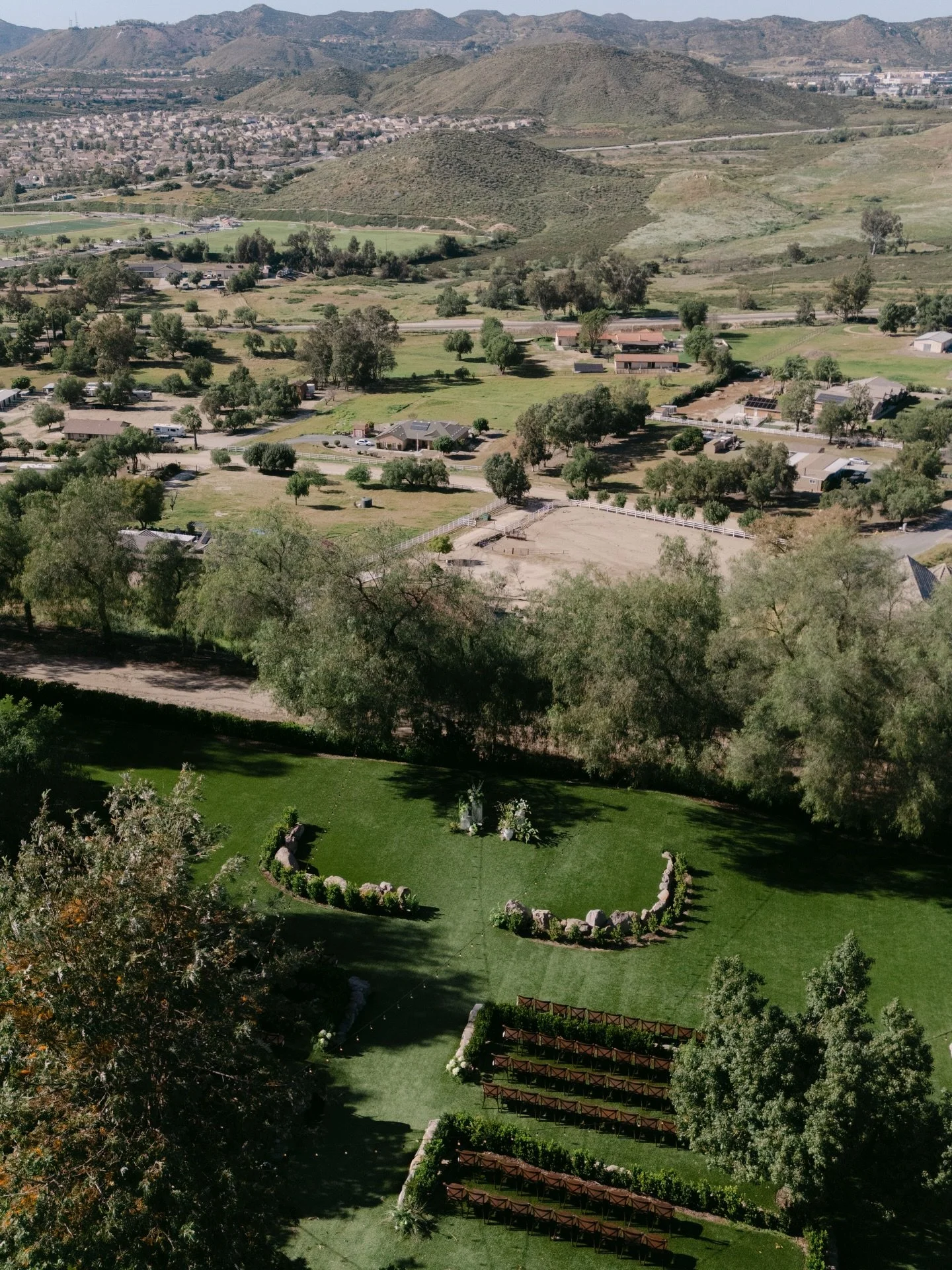 Mini golf in a wedding? Sign us up!⛳️🏌️

All our favorite things from Shawn &amp; Brenda wedding day.

Venue @terrathevenue 
Planning @trademarkvenues 
Florist @edenflorals.studio 
Photo &amp; Video @bryte.moments 
Content Creation @brittanynuestro 