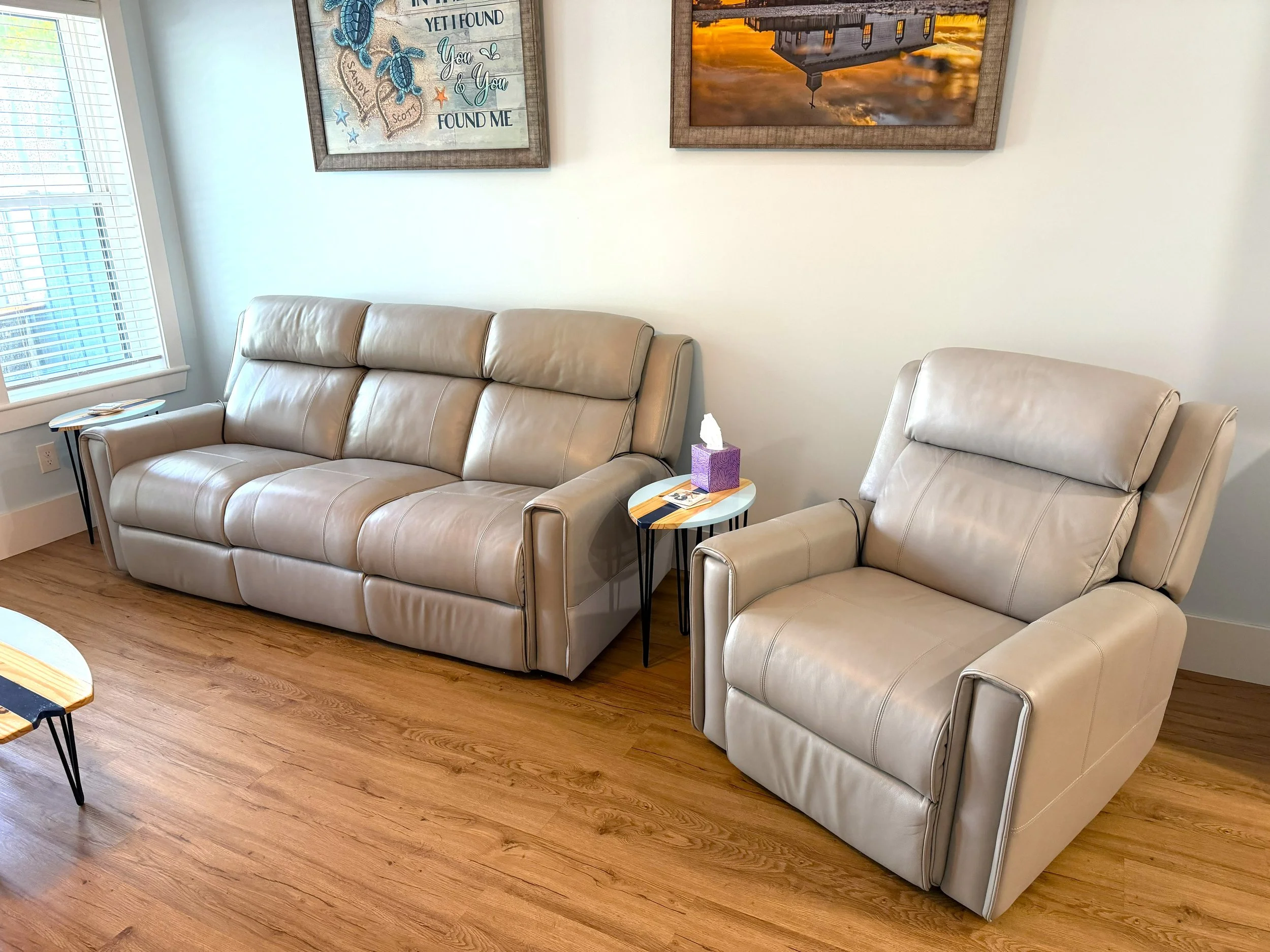 SD couch 526.jpg
