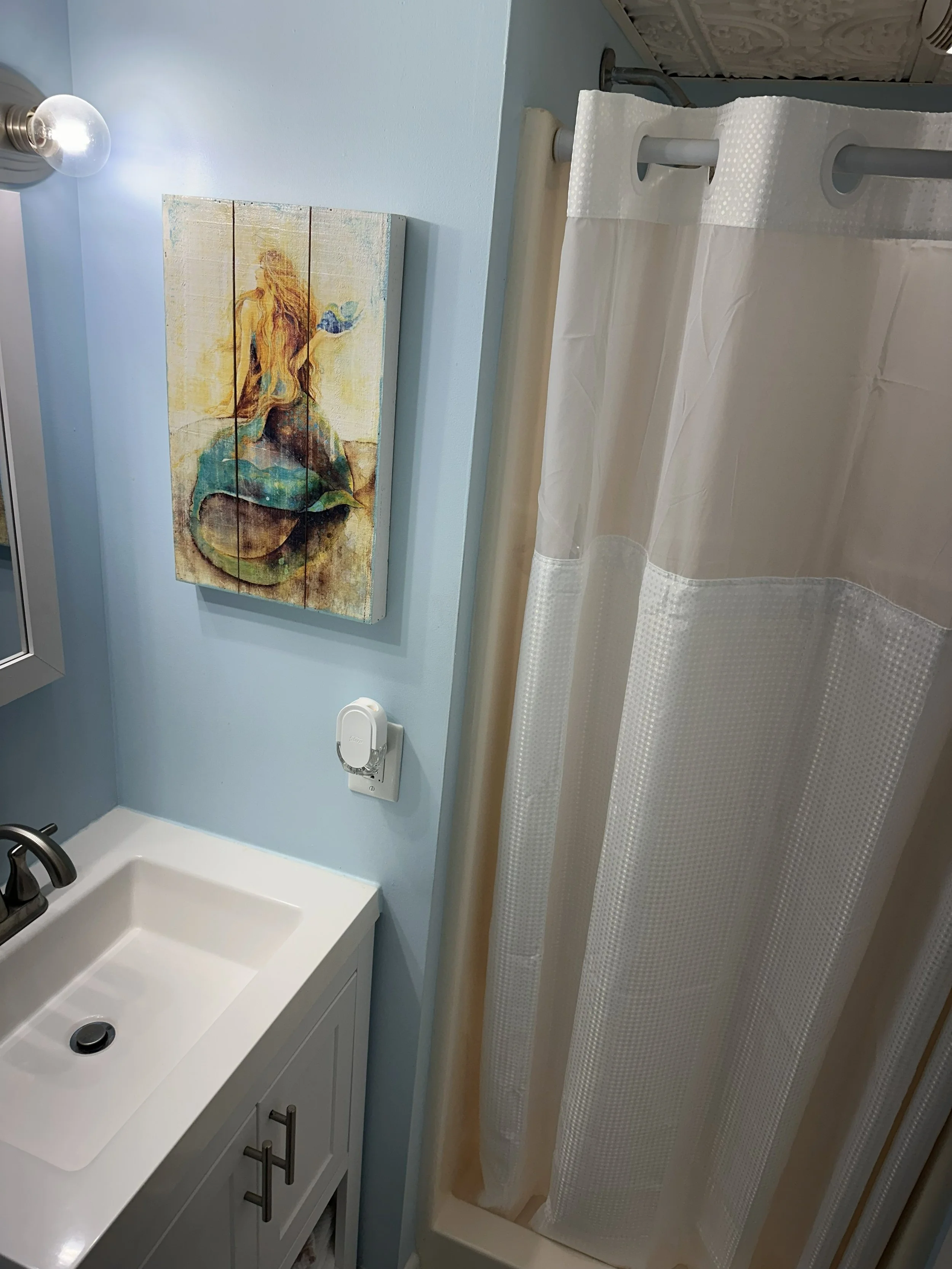 LE second bath 2.jpg