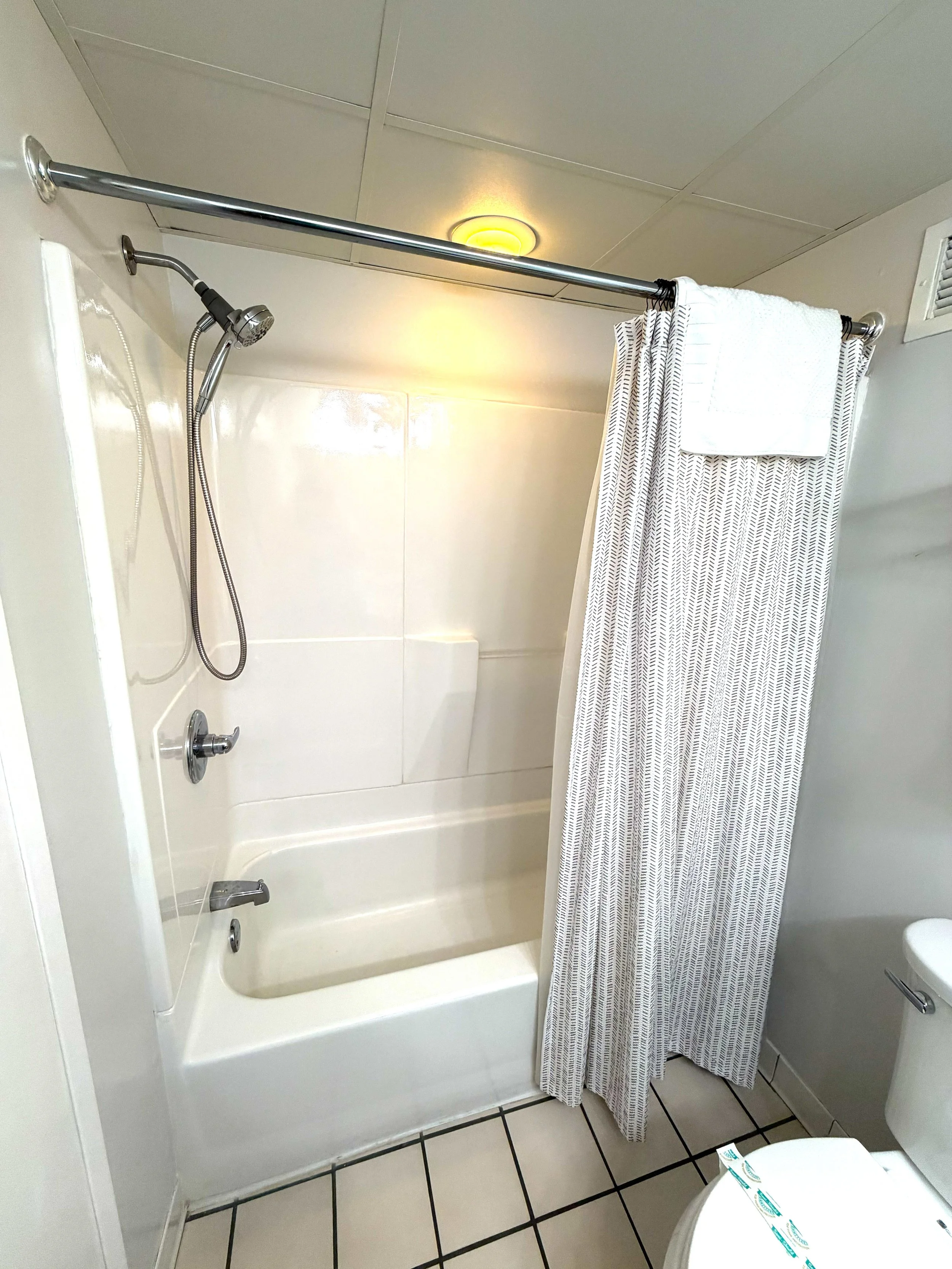 SE bath tub.jpg