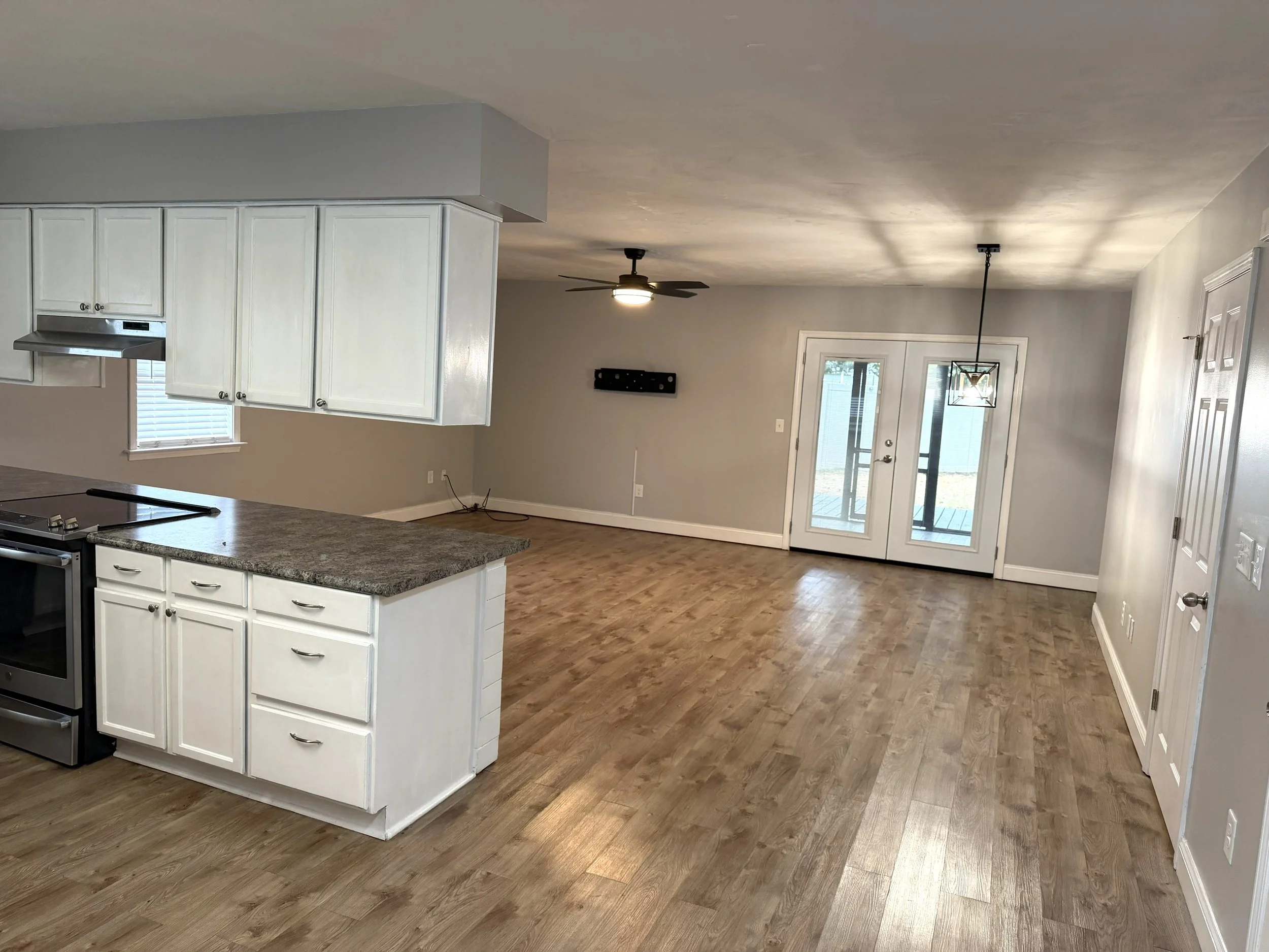 Lomax Kitchen to Living.jpg