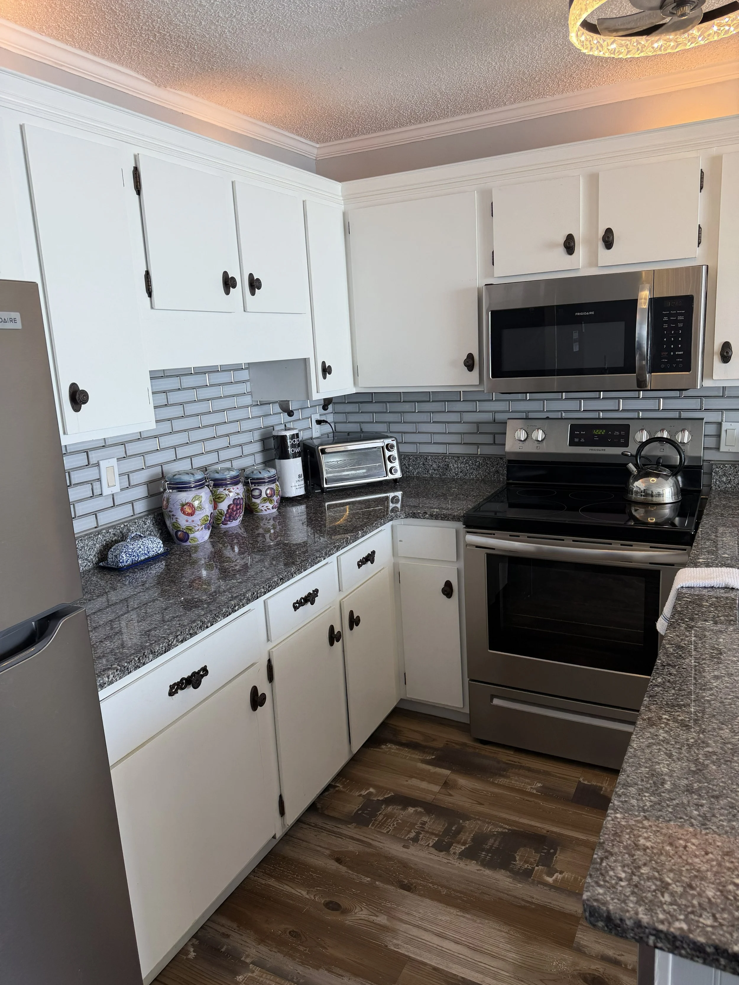 HH kitchen 2.jpg