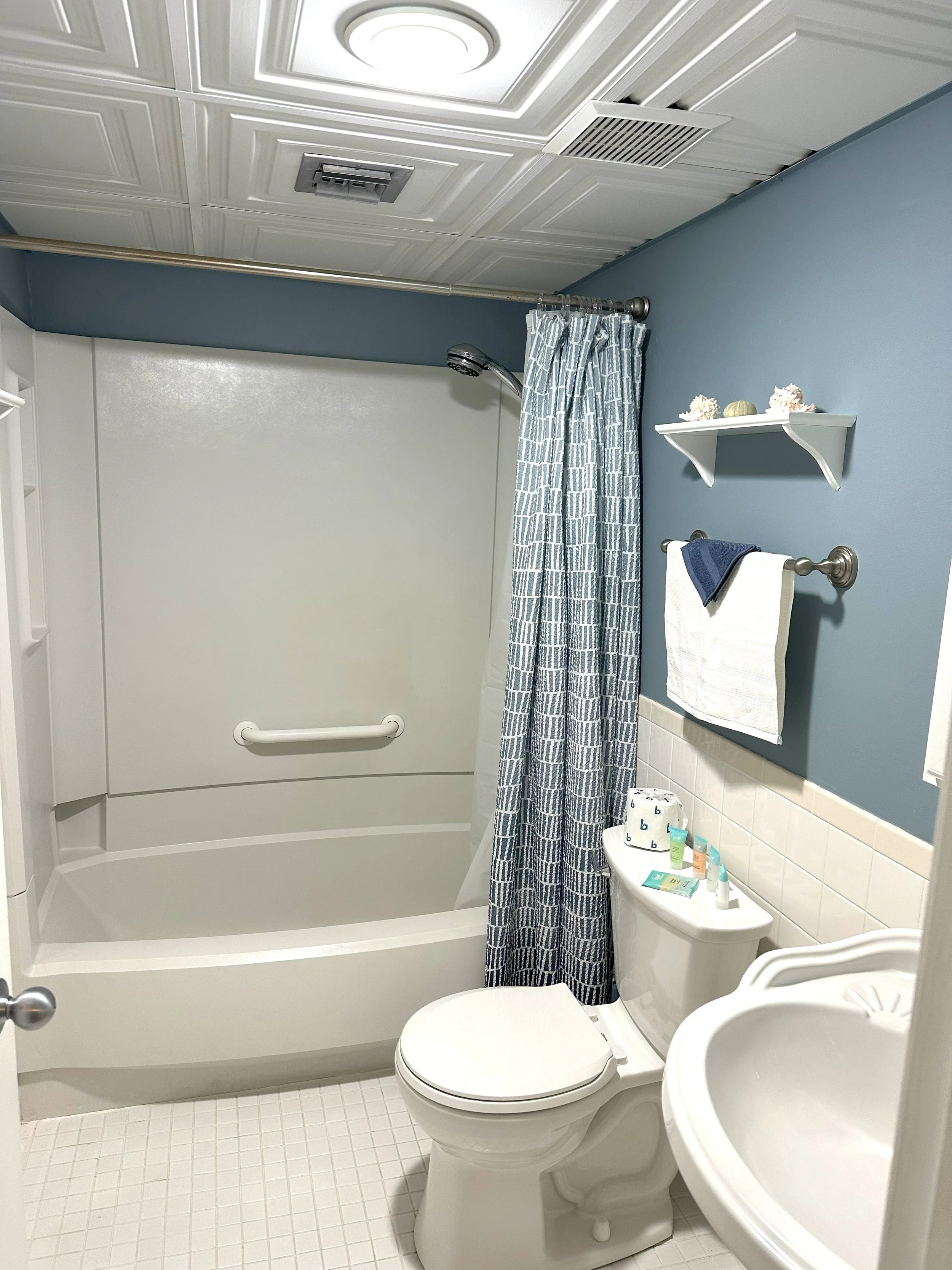 HH main bath.jpg