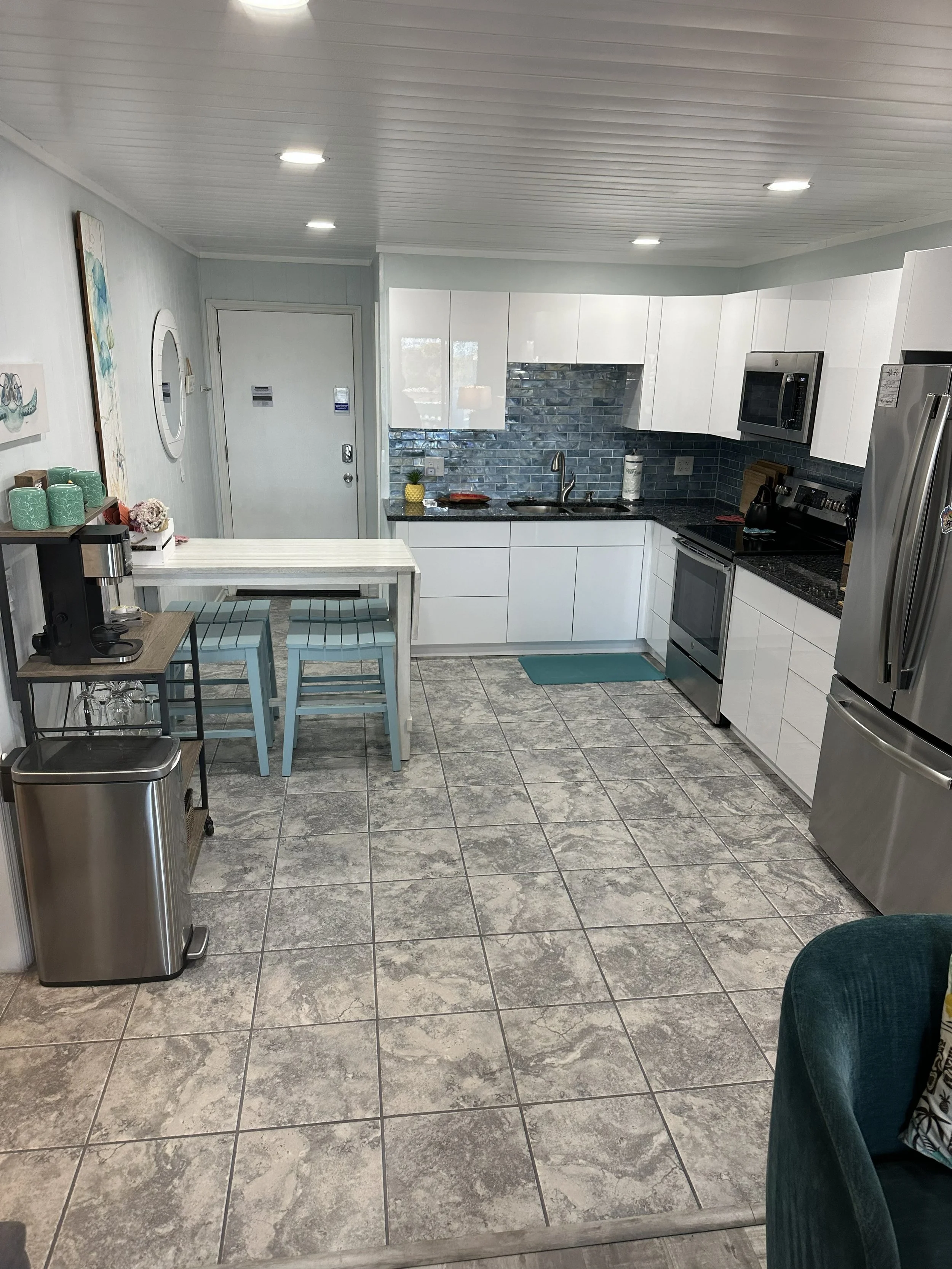 TH Living to Kitchen.jpg