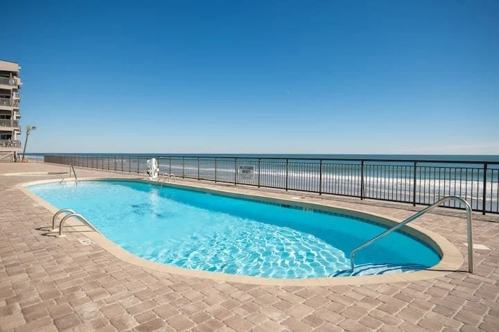 RG outdoor pool.jpg