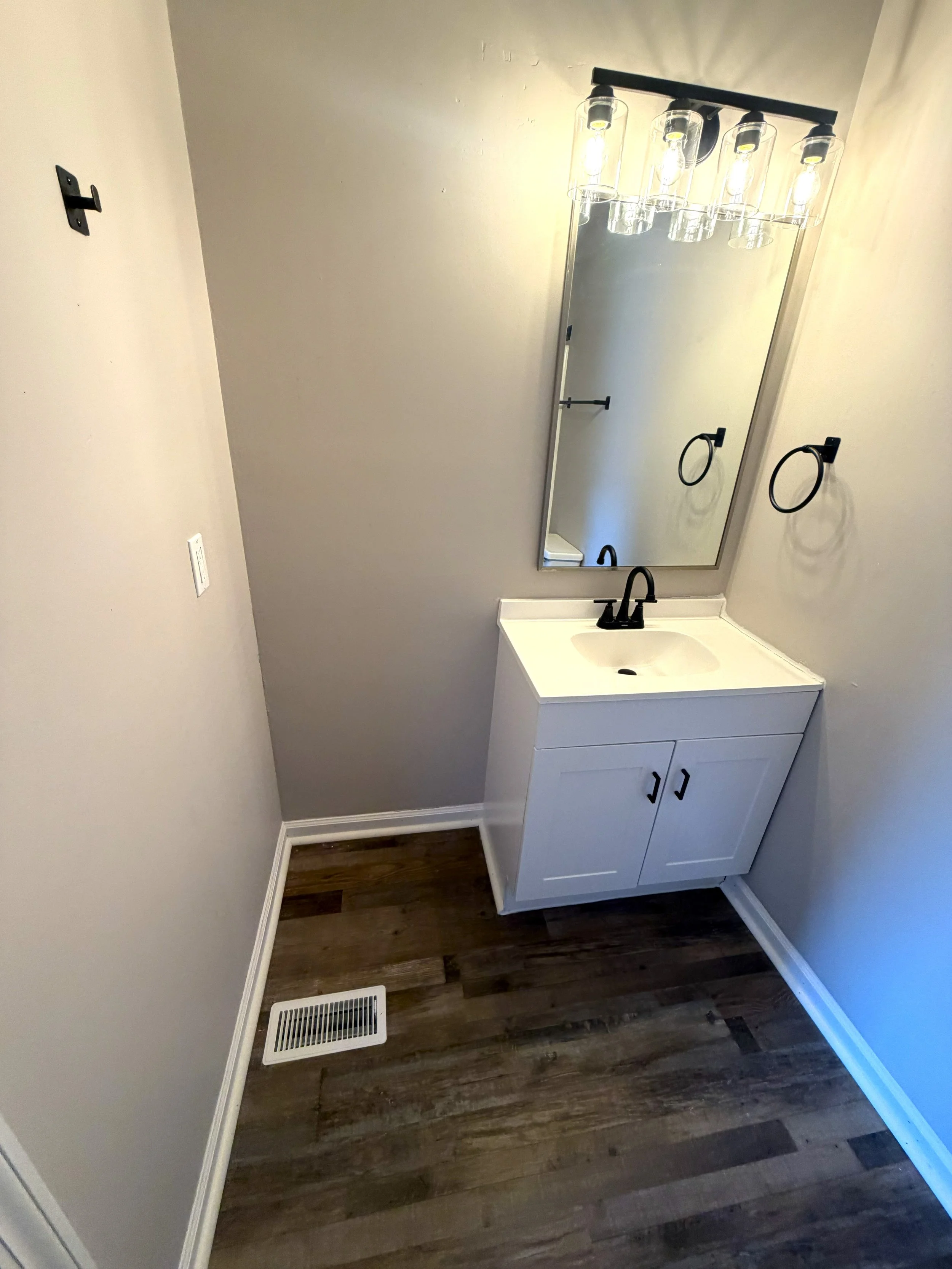 Main Bath.jpg