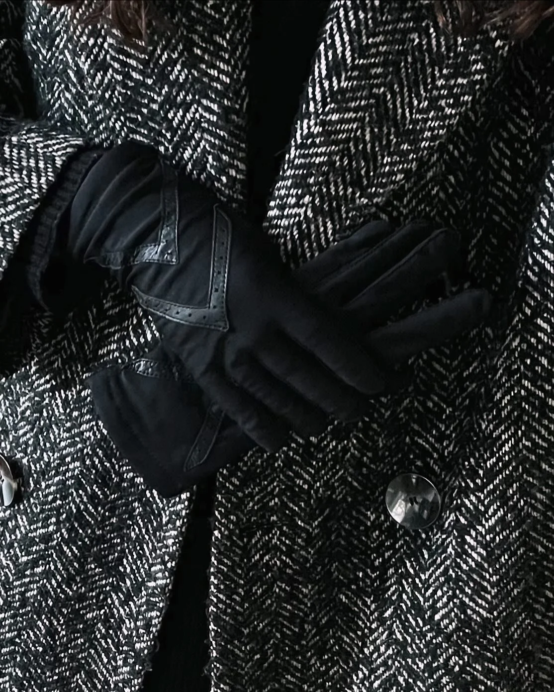 Classy winter gloves that also went by the term &lsquo;WARM UPS&rsquo; is probably the thing that has tickled me the most this November. 

#glovelove #gloves #november
#winterstyle