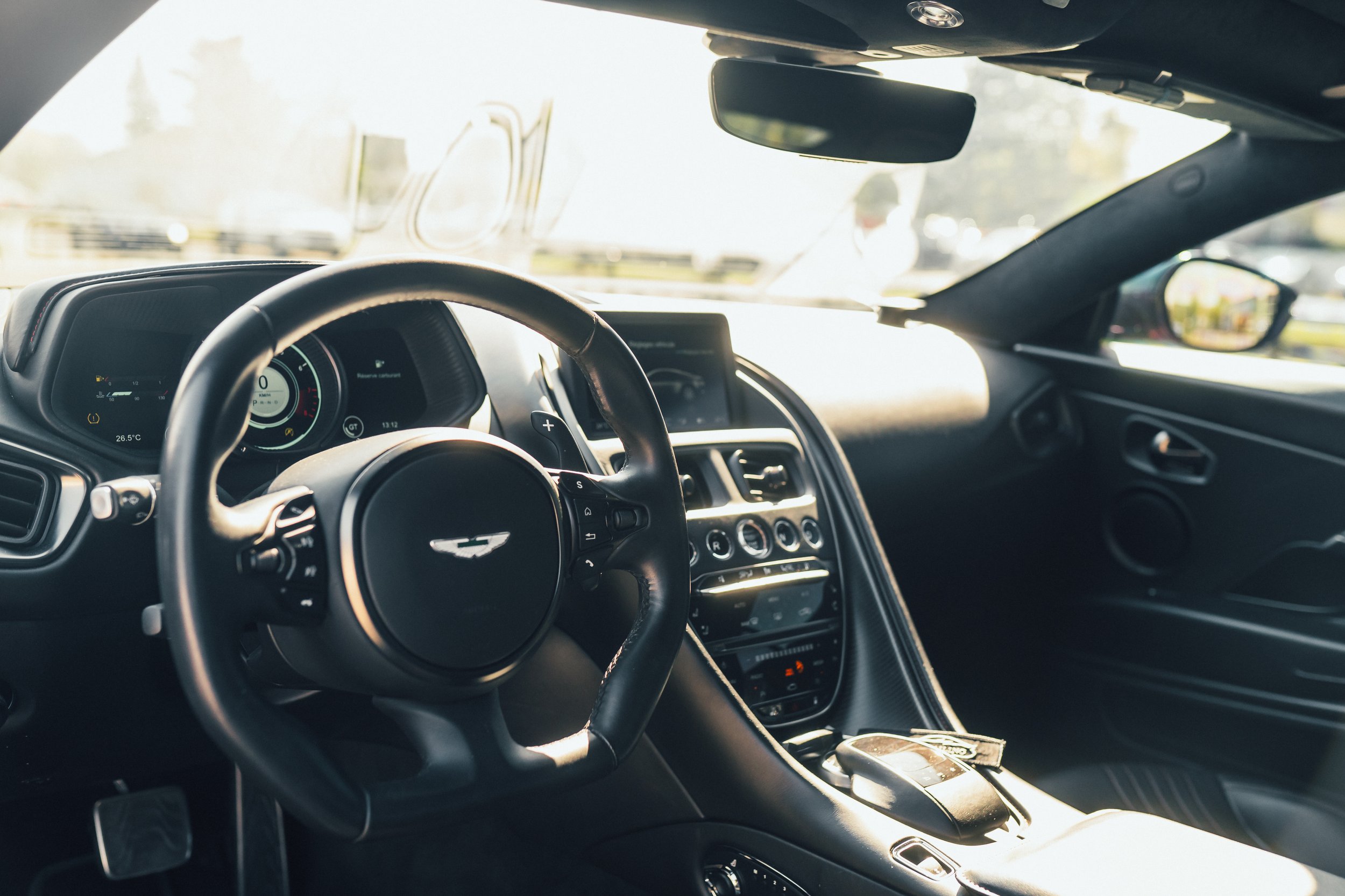 Austin martin DB11-8.jpg