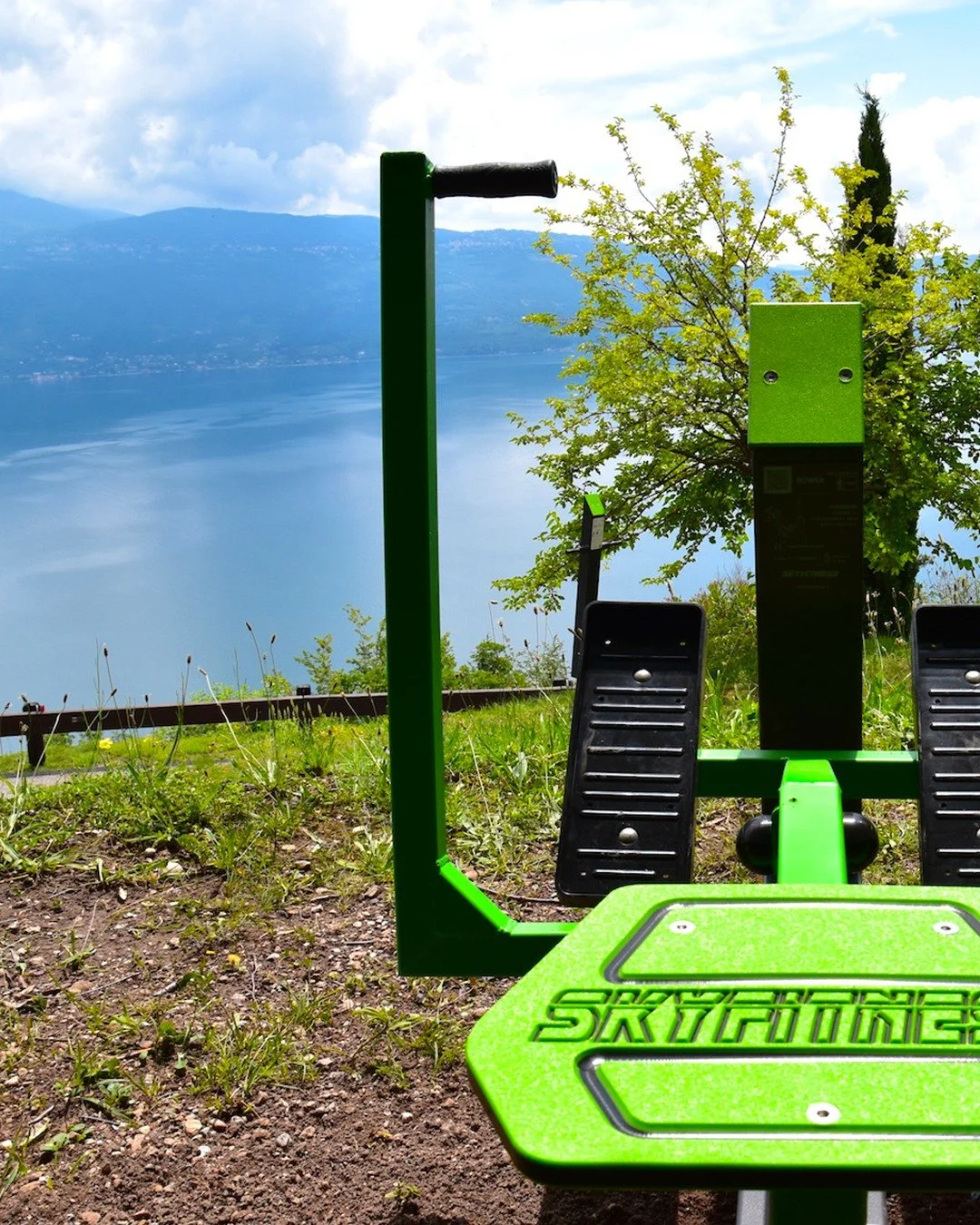 With our outdoor fitness areas that combines training and nature your workout becomes more enjoyable while enjoying the surrounding beauty 🚣🌲

#natureworkout #outdoortraining #skyfitness #healthylifestyle #workoutoutside #outdoorworkout