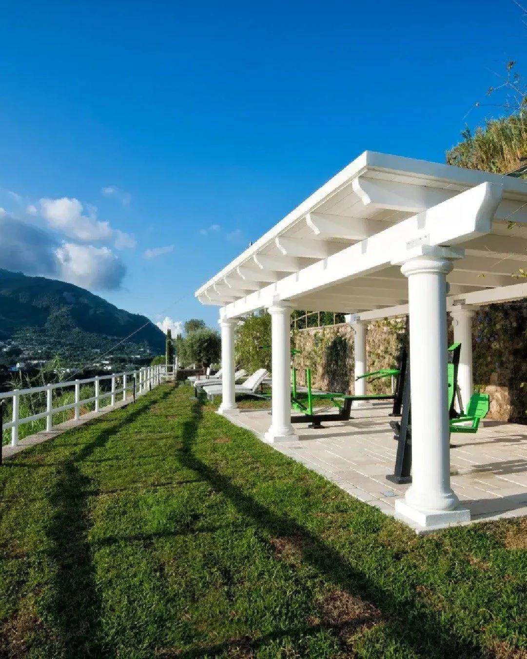 Imagine being able to train with a breathtaking view like this 🌅😍

👉 Discover more about our resort options at Skyfitness and turn every workout into an unforgettable experience

#resortfitness #skyfitness #outdoorgym #outdoorworkout