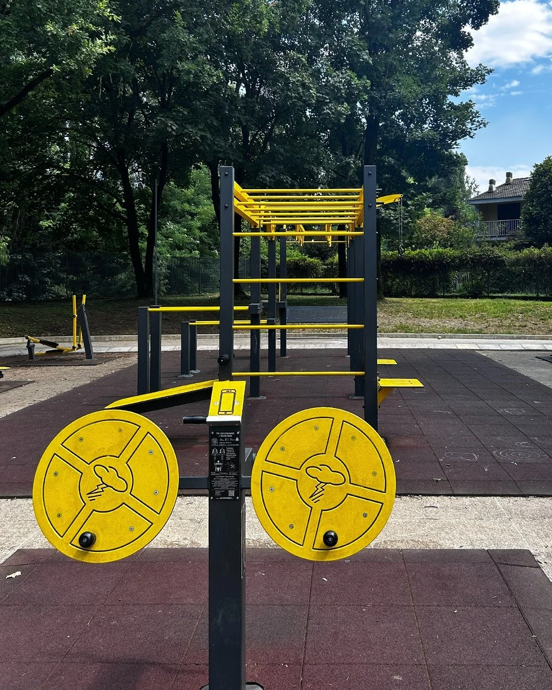 Yellow like...?

#calisthenics #outdoorgym #skyfitness #outdoorworkout #outdoordesign