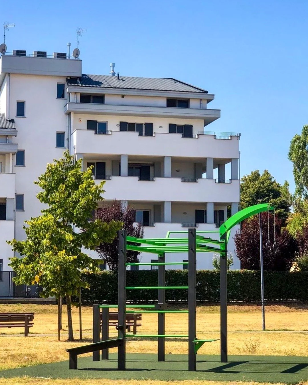 We help transform outdoor spaces in cities and municipalities into places where people can connect train and grow together.

At Skyfitness we believe movement should be accessible to everyone and which is why we create inclusive outdoor fitness solut