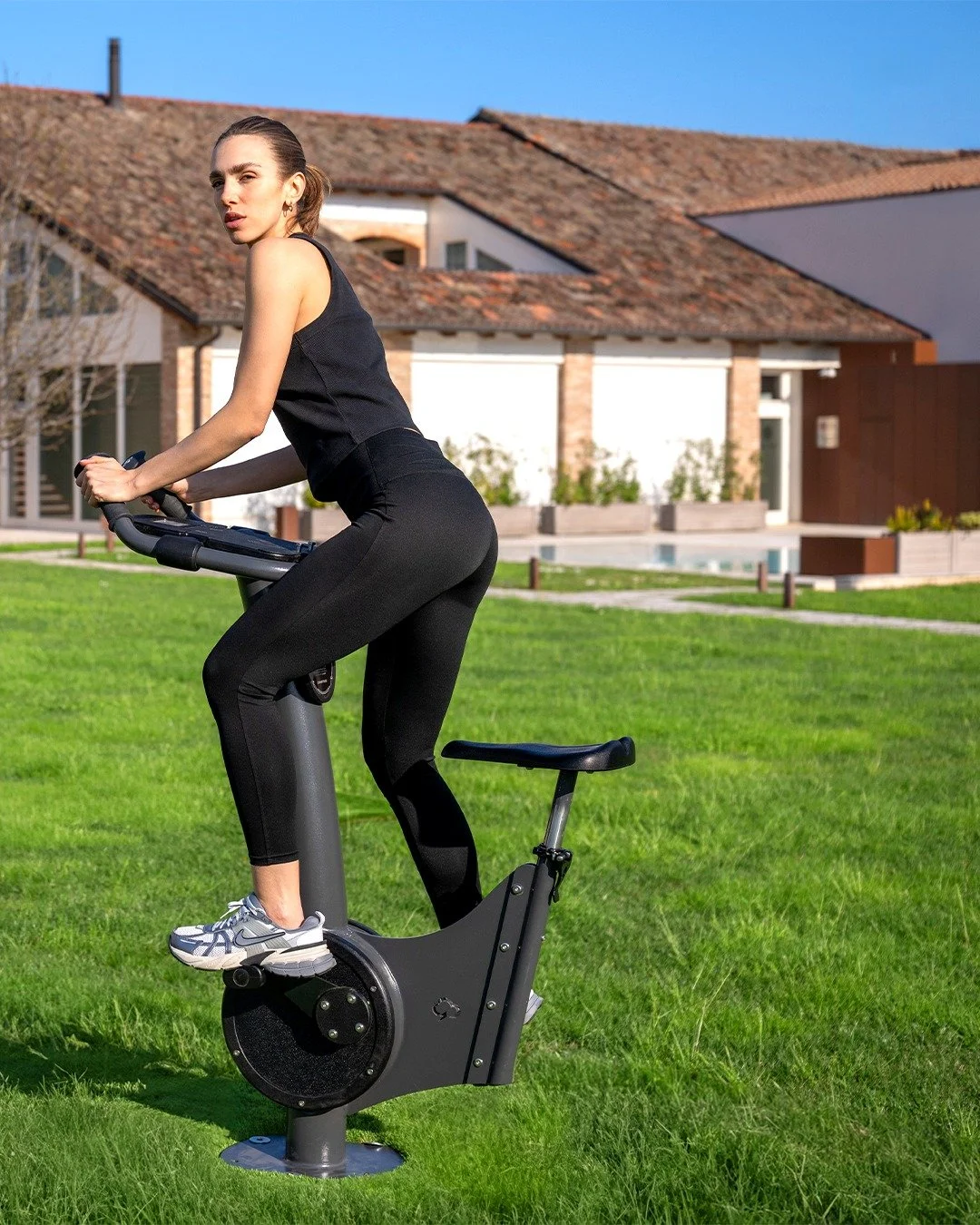 Leveling up with Skyfitness Cardio Pro Line 🔋⚡

....more on our webiste

#skyfitness #cardiolinepro #outdoorfitness #outdoorcardio #outdoorgym #cardiotraining #fitnessequipment #outdoortraining #smartfitness #fitnesspark #trainoutside #fitnessoutdoo