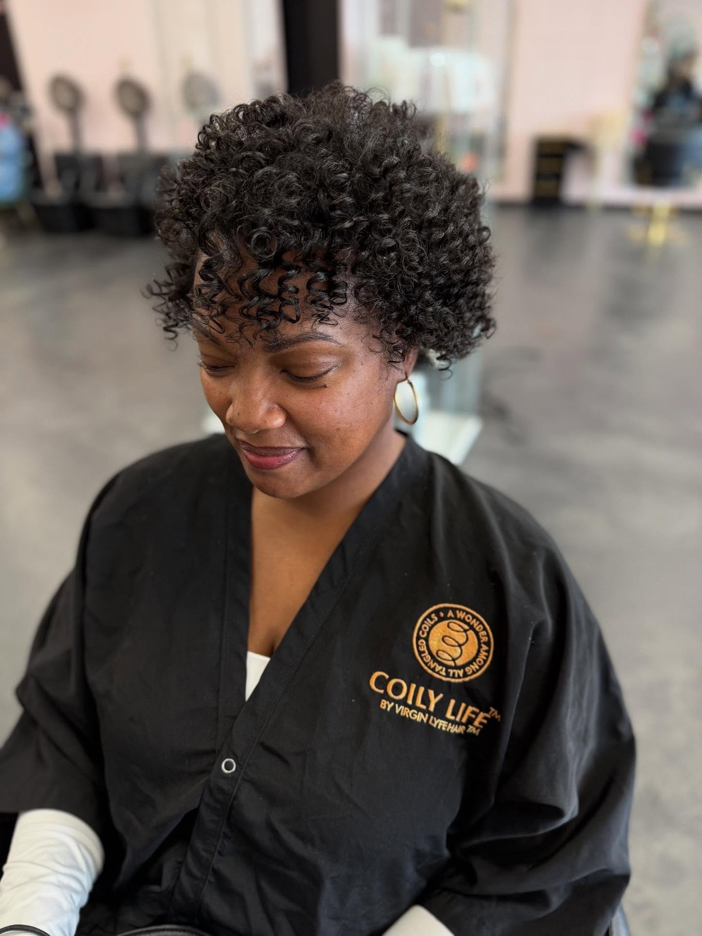 🎀 Perm Rod Set Perfection.
This baddie literally found her new favorite style 😍✨
Soft&hellip; bouncy&hellip; hydrated&hellip; and giving &ldquo;my real hair been THAT girl.&rdquo;

If you&rsquo;ve been craving curls that last, shine that pops, and 