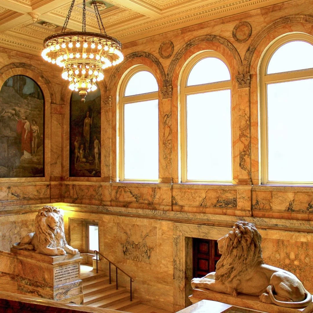 ✨ Travel Archive Drop ✨

Going back through my travel photos and couldn&rsquo;t resist sharing a few gems 📸 From the stately marble lions of Boston, to the eye of London, the electric corners of Las Vegas, and the soulful murals of Memphis&mdash;eac