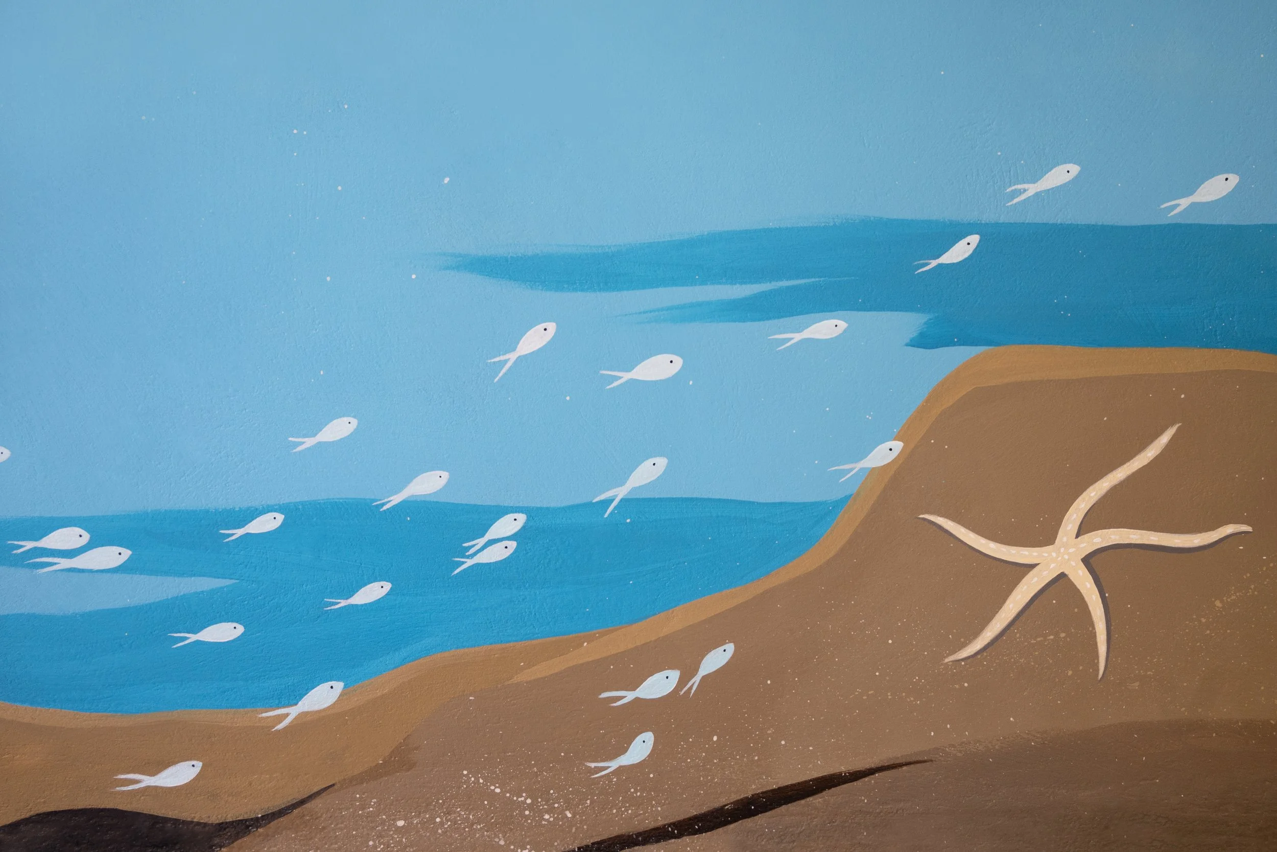 Puri Yalus Homestay - Spinner dolphins pass by the reef of a crystal clear bay. Painted on the reception wall in Crystal Bay area. 