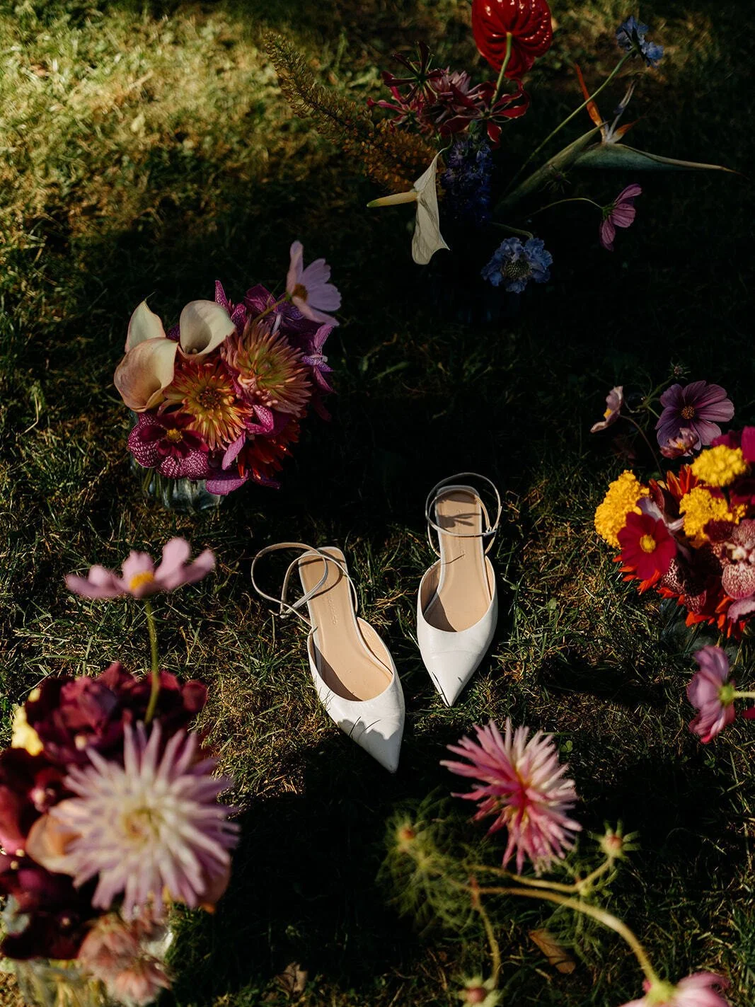 bridal details from Z+D

photo: @lukaspietekphotography
design &amp; planning: @qt.weds
in collaboration with @marrybylen
florals: @studio_zaza_events
bln_ella @botanicaffairs @eve_ngyn
venue: @slavemuehle_by_zaza