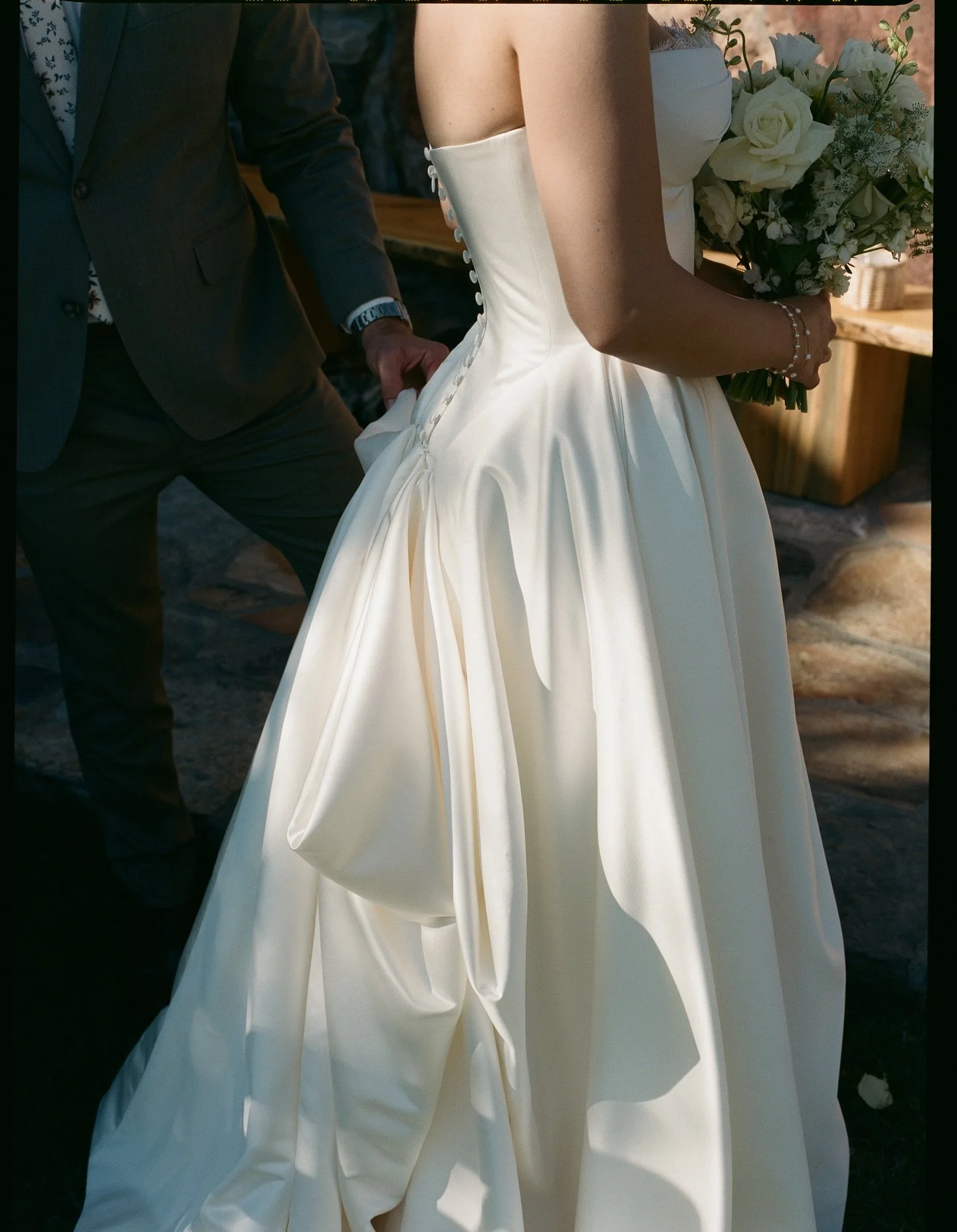Rileigh and Josh, a day that felt as refreshing as the crisp mountain air 🤍 

Photo @sadiethorellphoto 
Planning @kempandco_collective 
Venue @goldmountainouray
Beauty&nbsp;@thecoloradocosmetologist
Musician&nbsp;@telluride_strings
Florals&nbsp;@dah