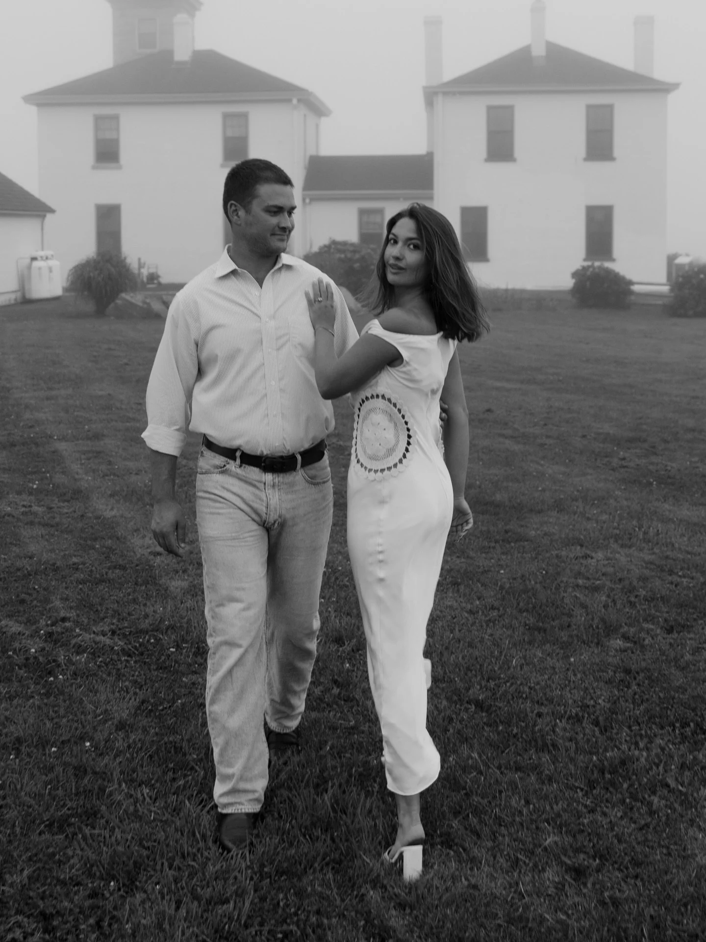 Last June I had the pleasure of meeting up with this angel couple @meraheckrodt and Chris for their engagement session. We picked fresh herbs from their garden, made pizza from scratch, and frolicked along the coast and it was the most magical photo 