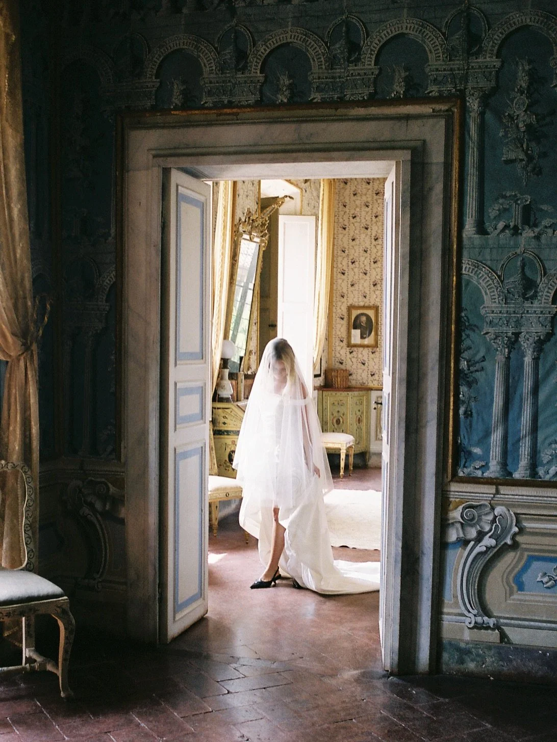 The most romantic morning getting ready at Villa di Geggiano 

All shot on Portra 400 on Pentax 645N &amp; Contax T2

Photographer: @sadiethorellphoto 
Hosts: @kayleightaylor + @hannahrosserphotography
Planning &amp; Design: @mudaricreative
Floral Ar