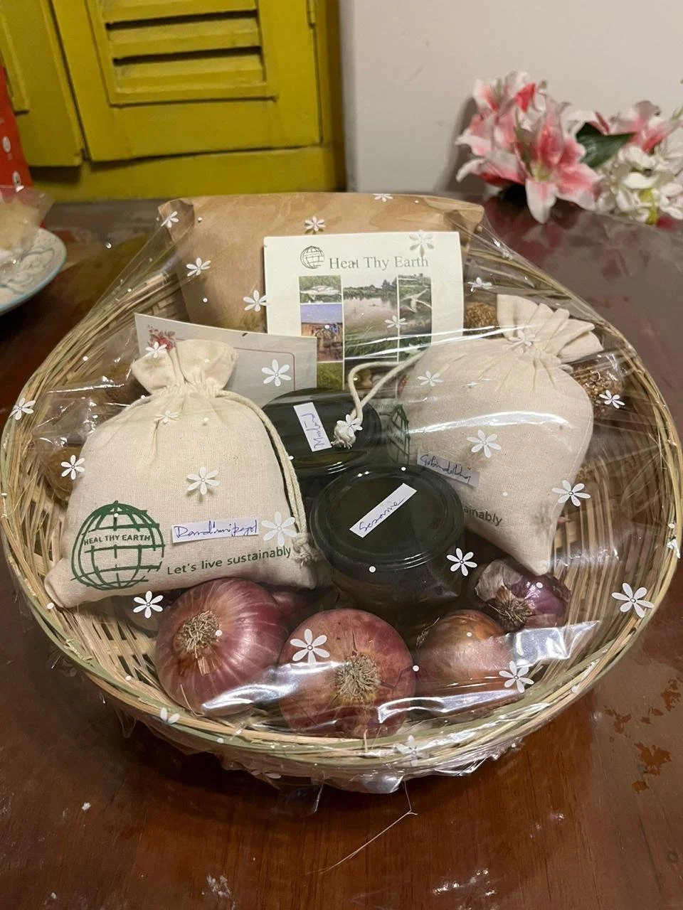 Thoughtful gifting options in sustainable hampers 