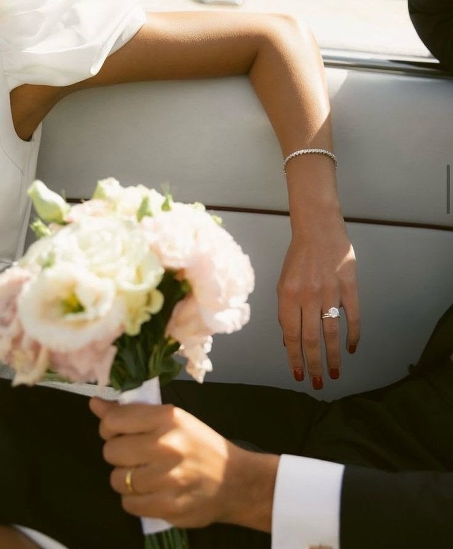 Some details make a huge difference on your day. Trust me 🤍

Think:
Matching getting ready robes or pajamas
Steam your dress and veil the night before
A signature scent for the bride and groom
Vow books you will actually want to keep
Soft background