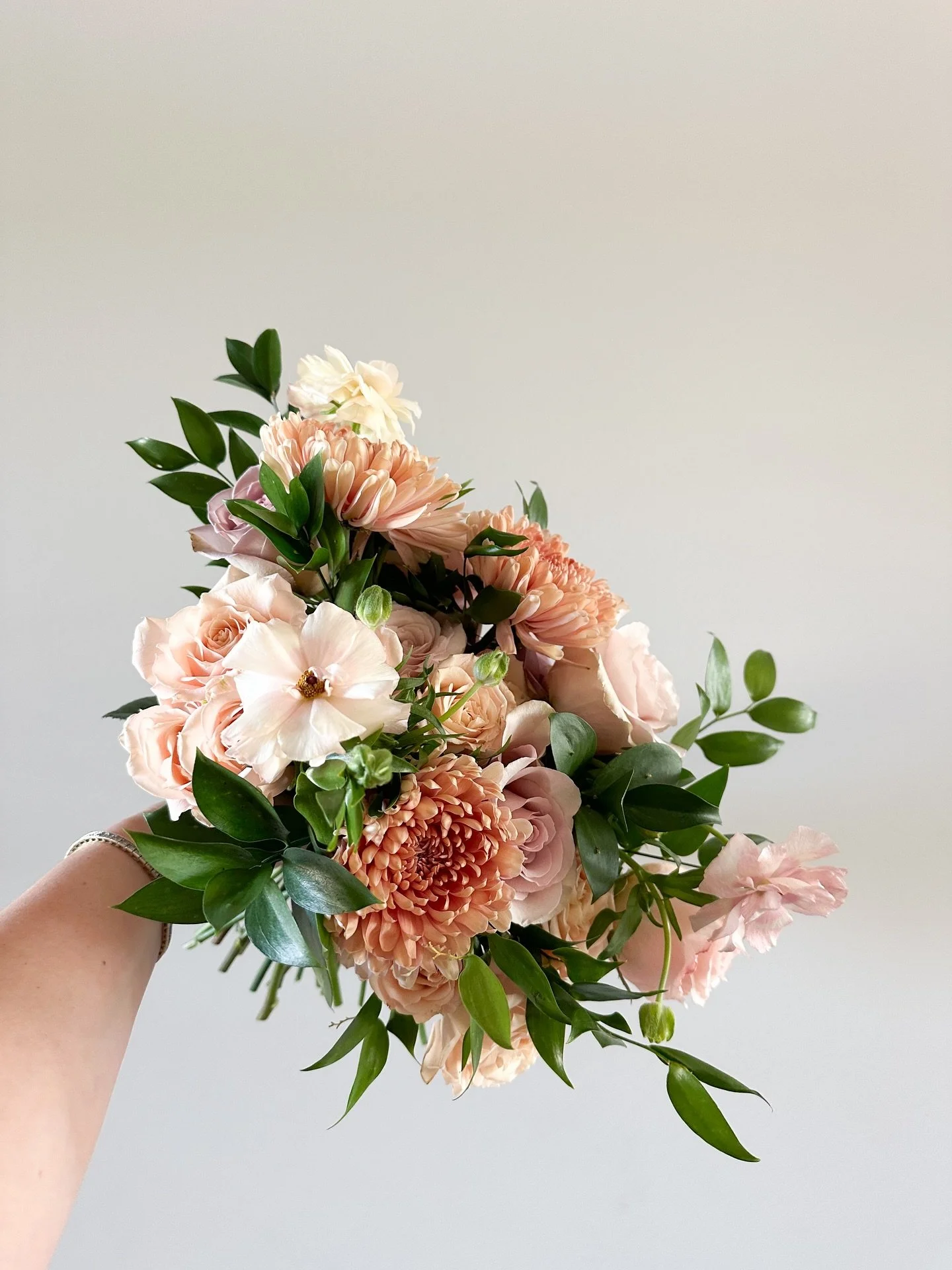 Fall bridal bouquet inspiration. It&rsquo;s been a busy season, and what I love is how the colors and textures change throughout the season. Are you a spring/summer or fall aesthetic? #fallweddinginspiration #fallfloral #fallinspo #iowacity #iowaflor