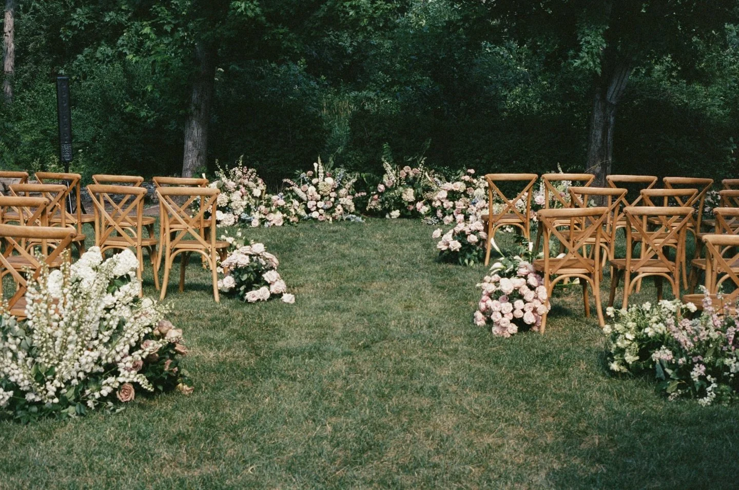 Wedding ceremony floral dreams came true! Here are some amazing film images from @elopewithtkm  A day I will forever cherish. #gardenpartywedding #bridgerton #weddingfloral #weddinginspiration