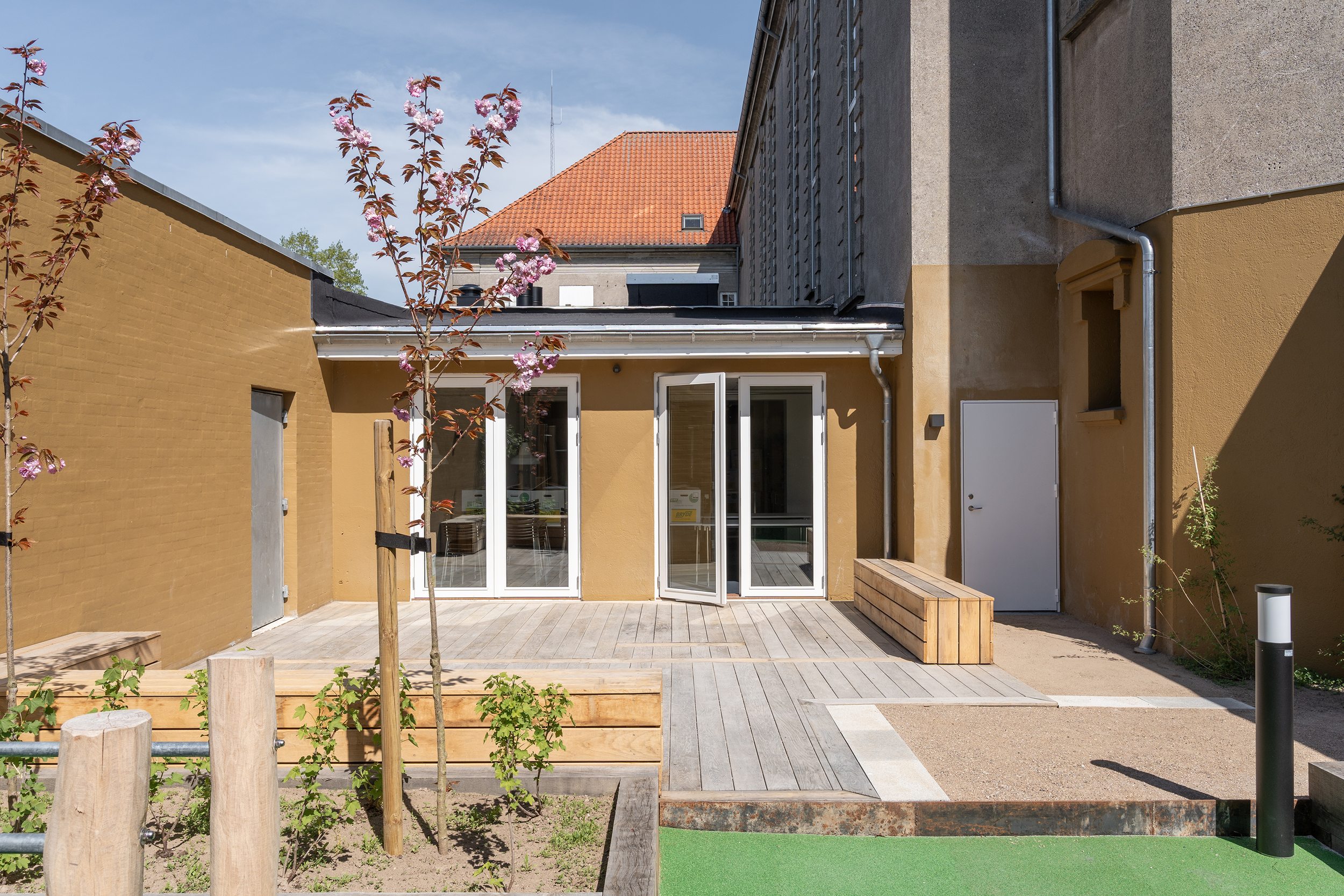 Terrace area offering outdoor seating at Maribo Halfway House