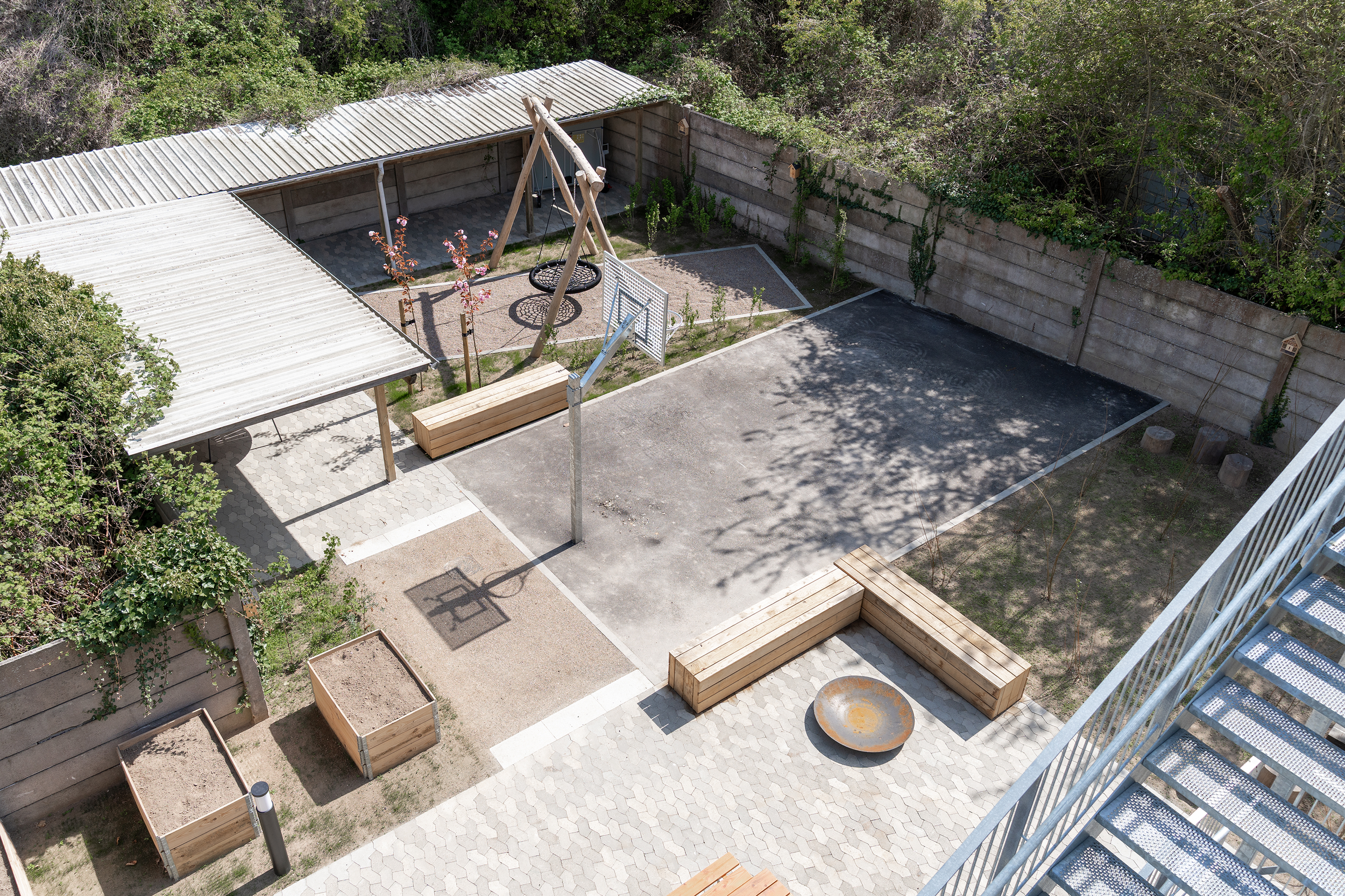 Central courtyard at Maribo Halfway House with outdoor amenities