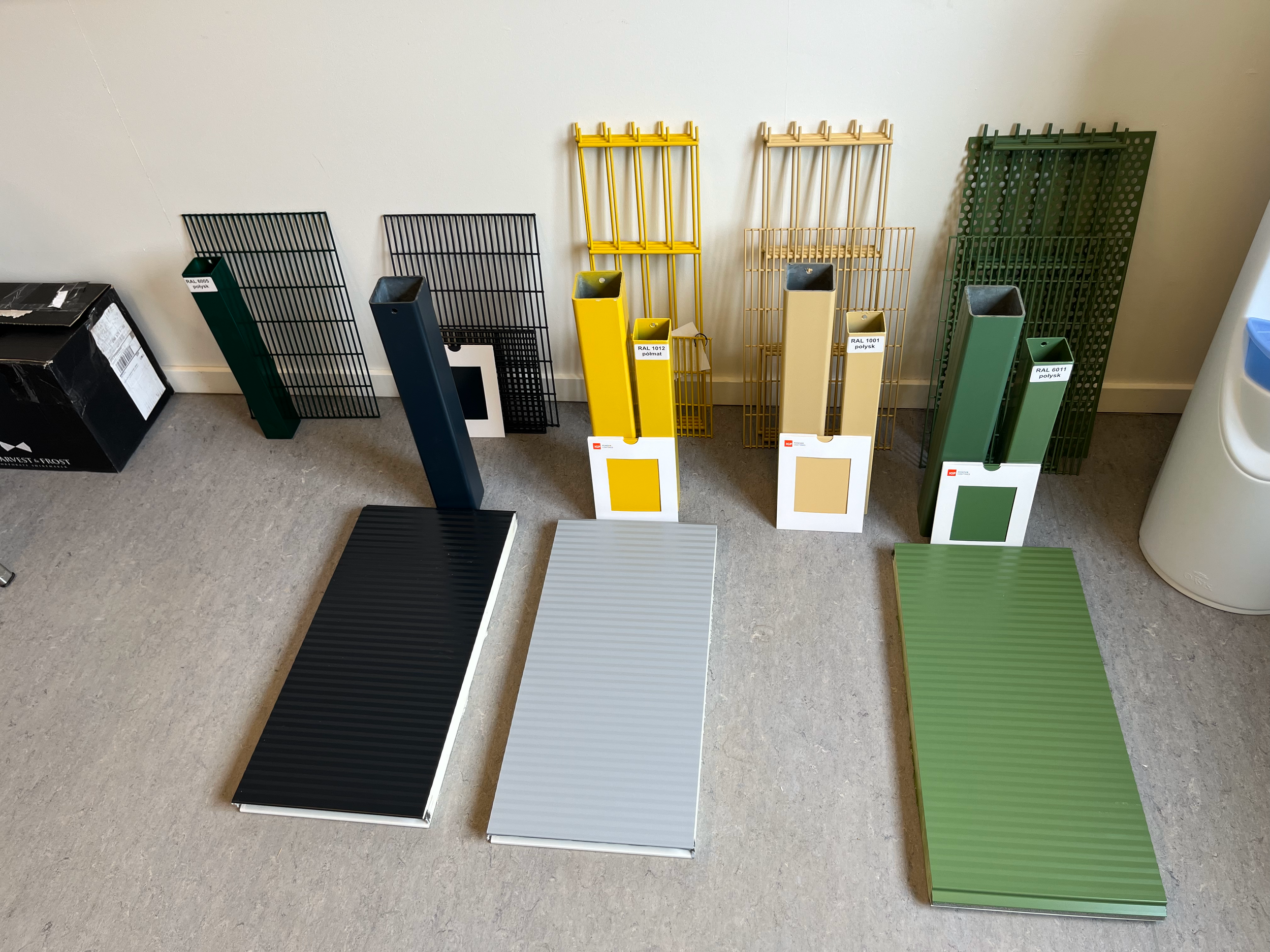 FOTO 4 - MATERIALEPRØVER.png