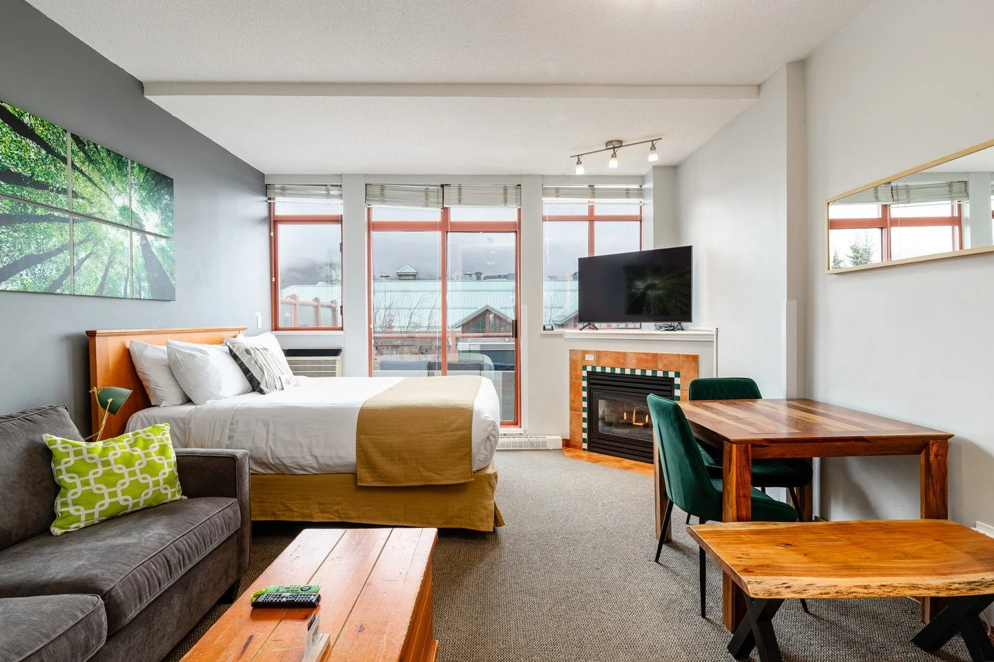 Phase 2&hellip; but with actual flexibility 👀⁠
⁠
Not all Phase 2 properties play by the same rules. 👇⁠
⁠
One of the biggest perks of this Alpenglow studio is the freedom it gives owners. Yes, it&rsquo;s Phase 2 &mdash; but unlike most hotel propert