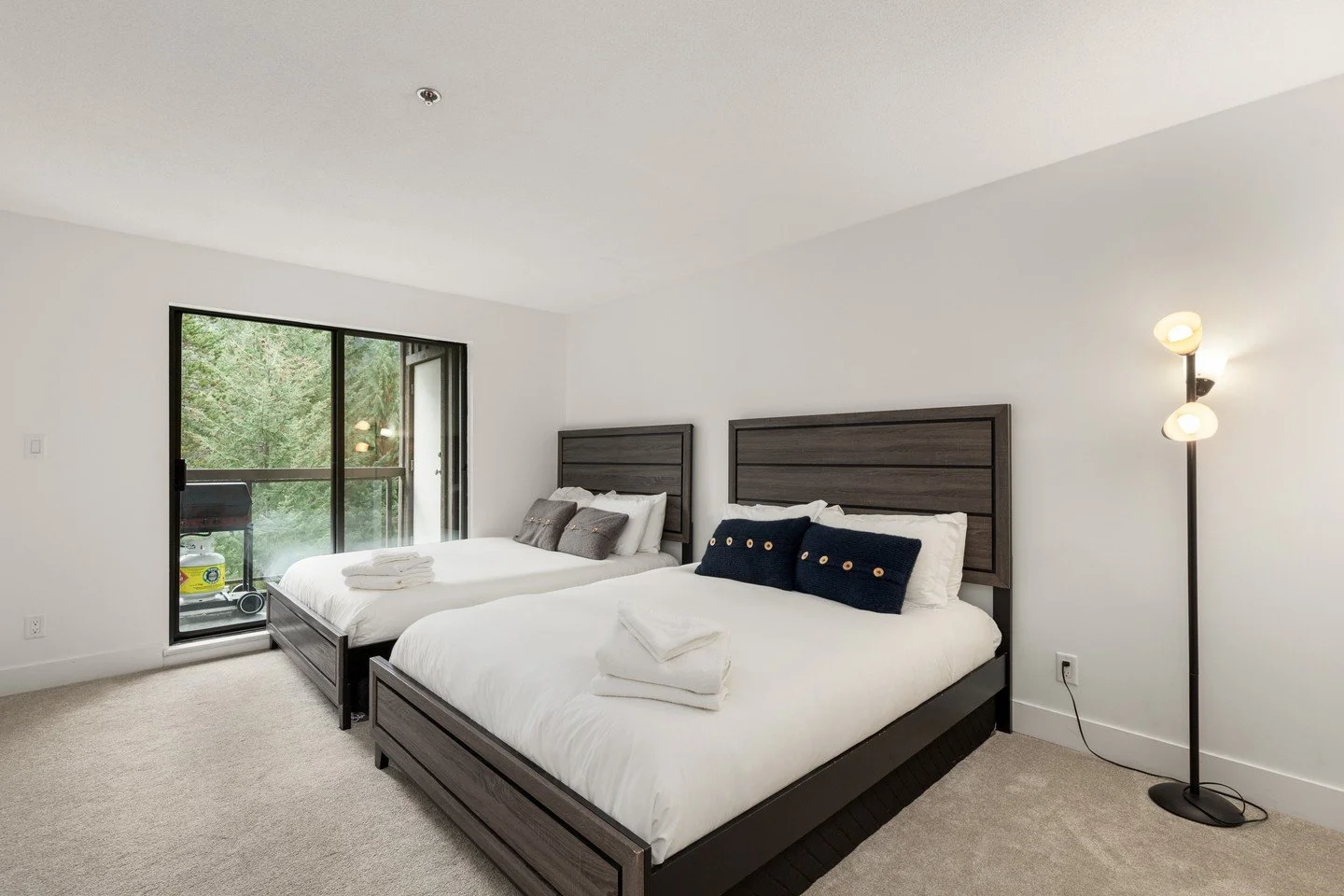 When it comes to Phase 1 properties that allow nightly rentals, layout matters more than most people realize. 👀⁠
⁠
At 225 Greyhawk, the large bedrooms, two bathrooms, and a flexible living space make it easy to host groups without sacrificing comfor