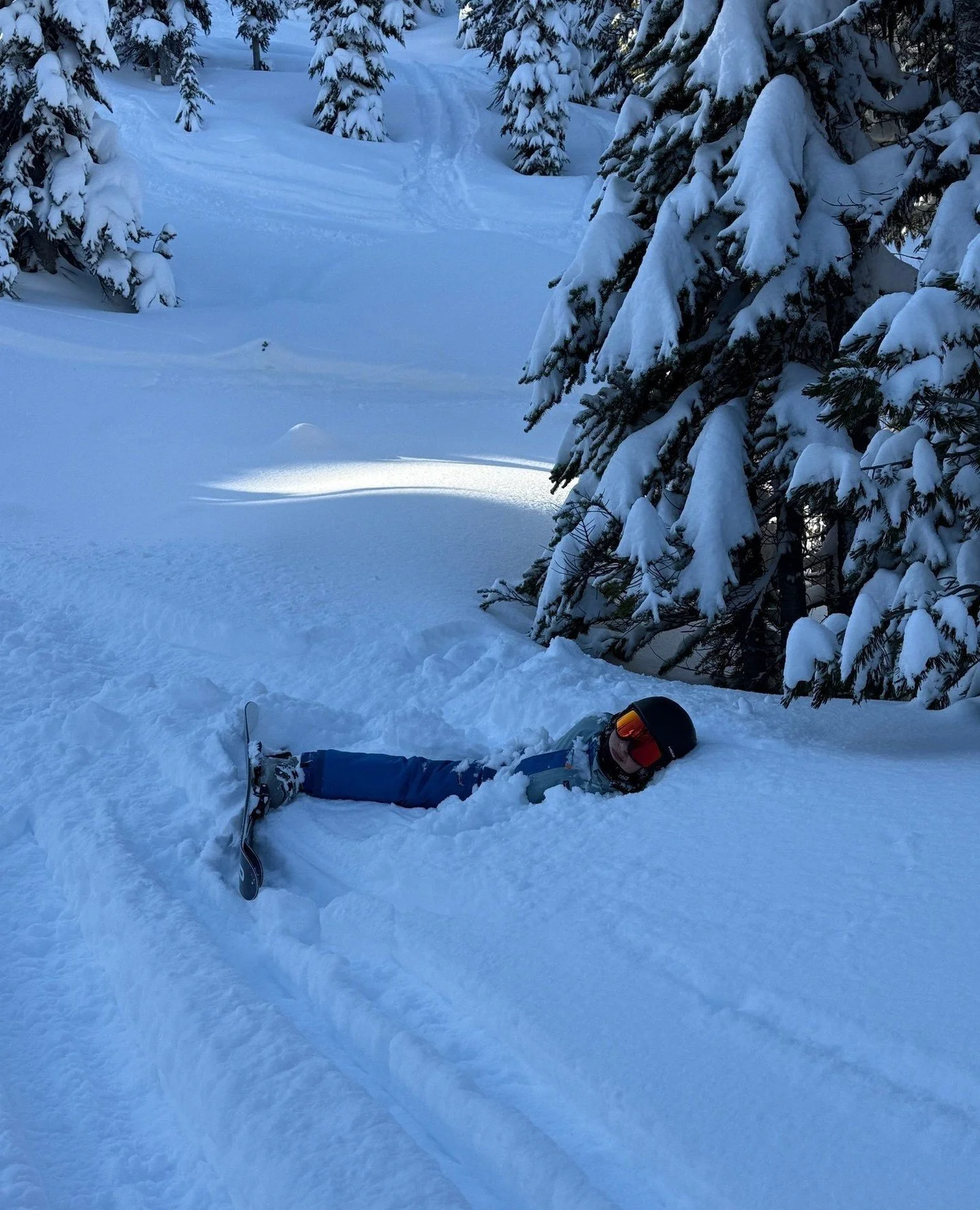 For any other parents struggling with ski school drop-off this winter&hellip; you&rsquo;re not alone. 😅⁠
⁠
Ski school mornings in our house usually include:⁠
alarms I immediately regret⁠
kids who suddenly can&rsquo;t move their legs⁠
goggles that we