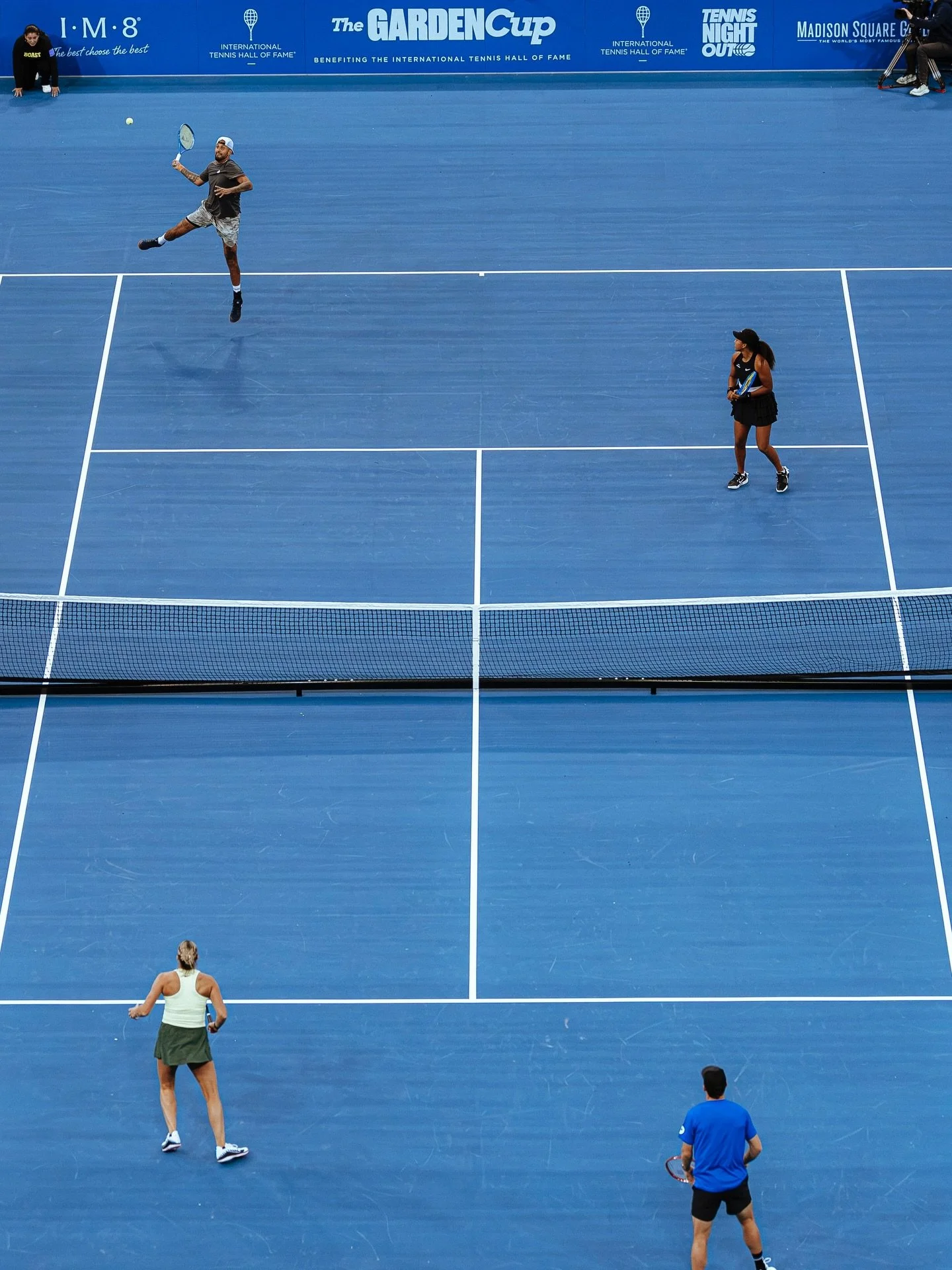 Swipe to see who won this mixed doubles? 👀💥🎾

📷: @noemadnyc / MSGE 
🎥: @media2inc 

#tennisnightout #thegardencup