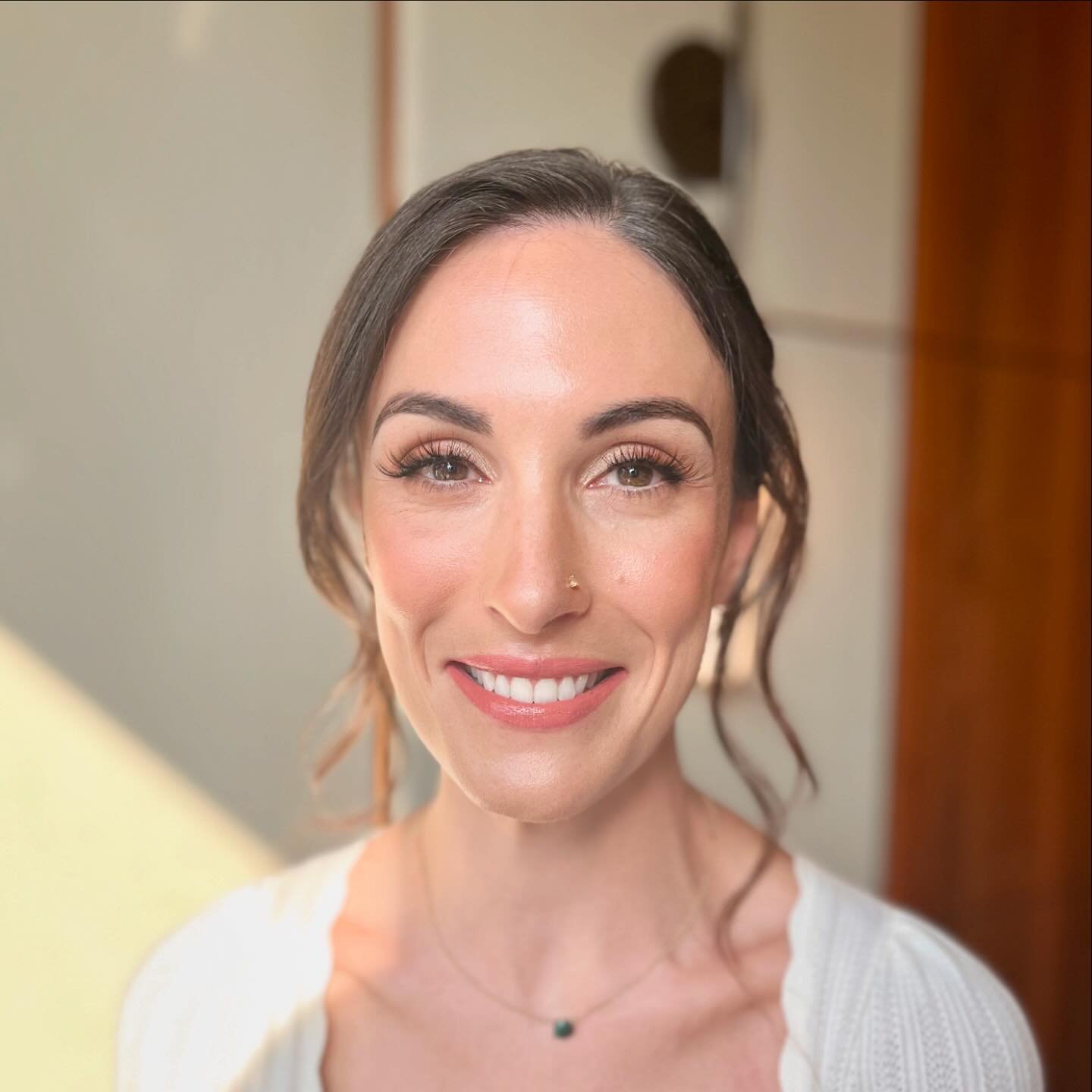How do I achieve natural, glowy skin?

1.	The Right Skin Prep
✨I always start by exfoliating the skin to remove any dead cells, followed by choosing the right moisturizer to ensure hydration and smooth, healthy skin.

2.	Is Primer Necessary?
✨Though 